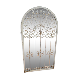 Miroir gothique en fer