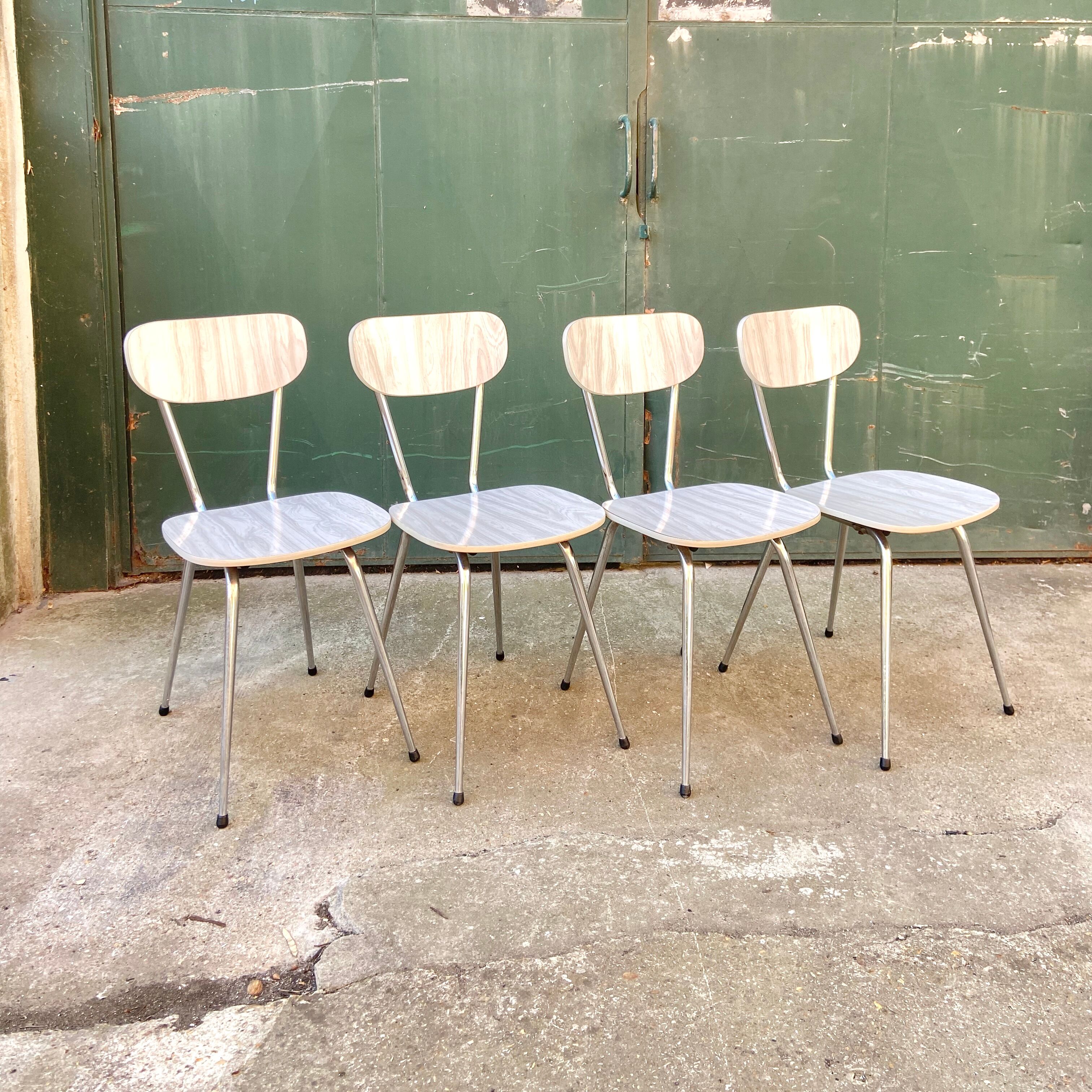 Set of 4 chairs in formica