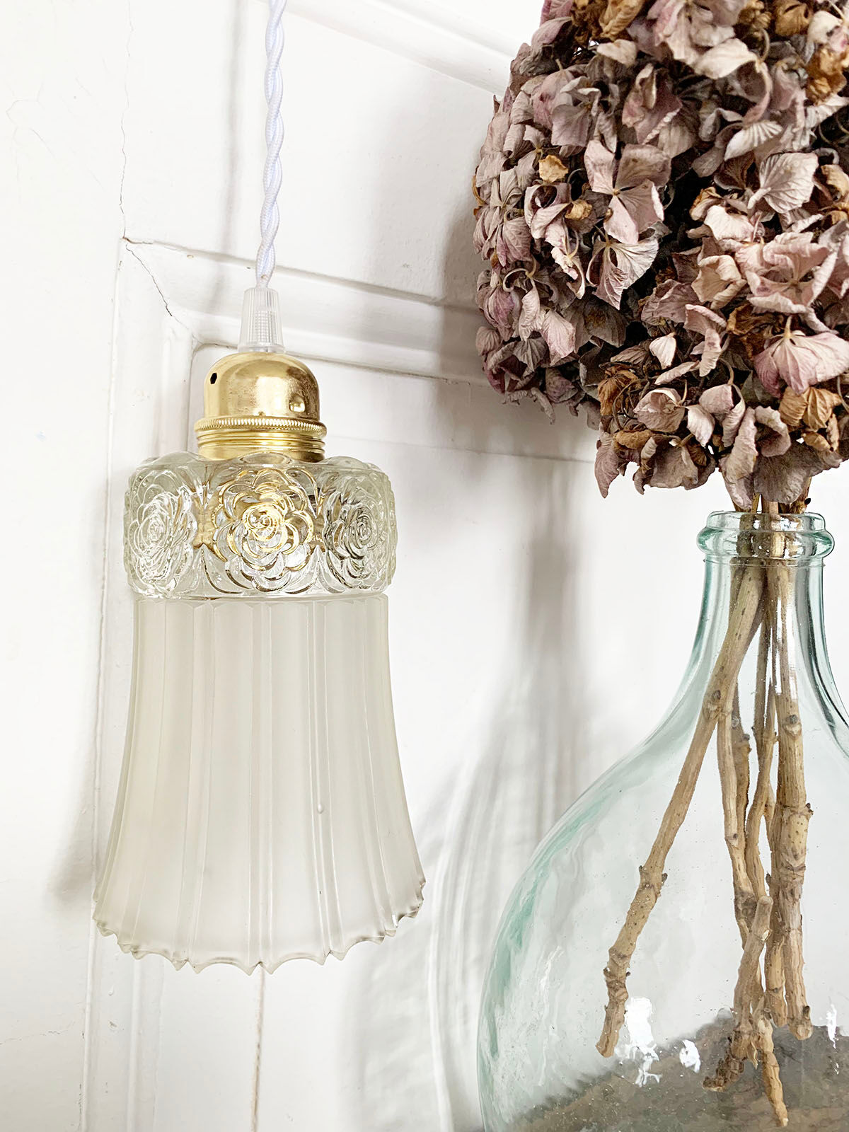 Glass hanging lamp
