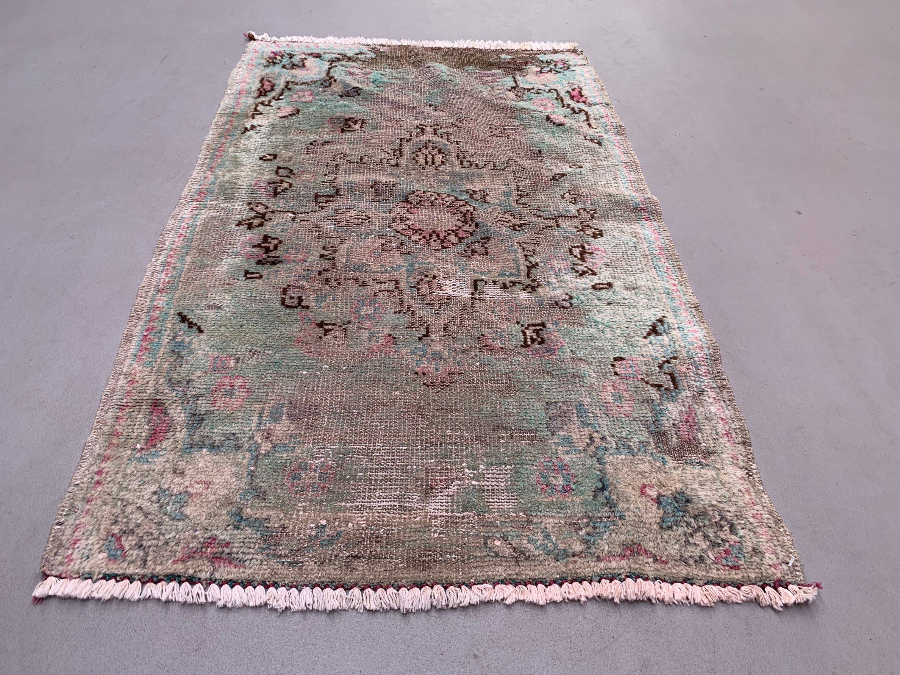 Vintage Turkish Oushak Rug 106x66 cm shabby carpet Ushak Region Small