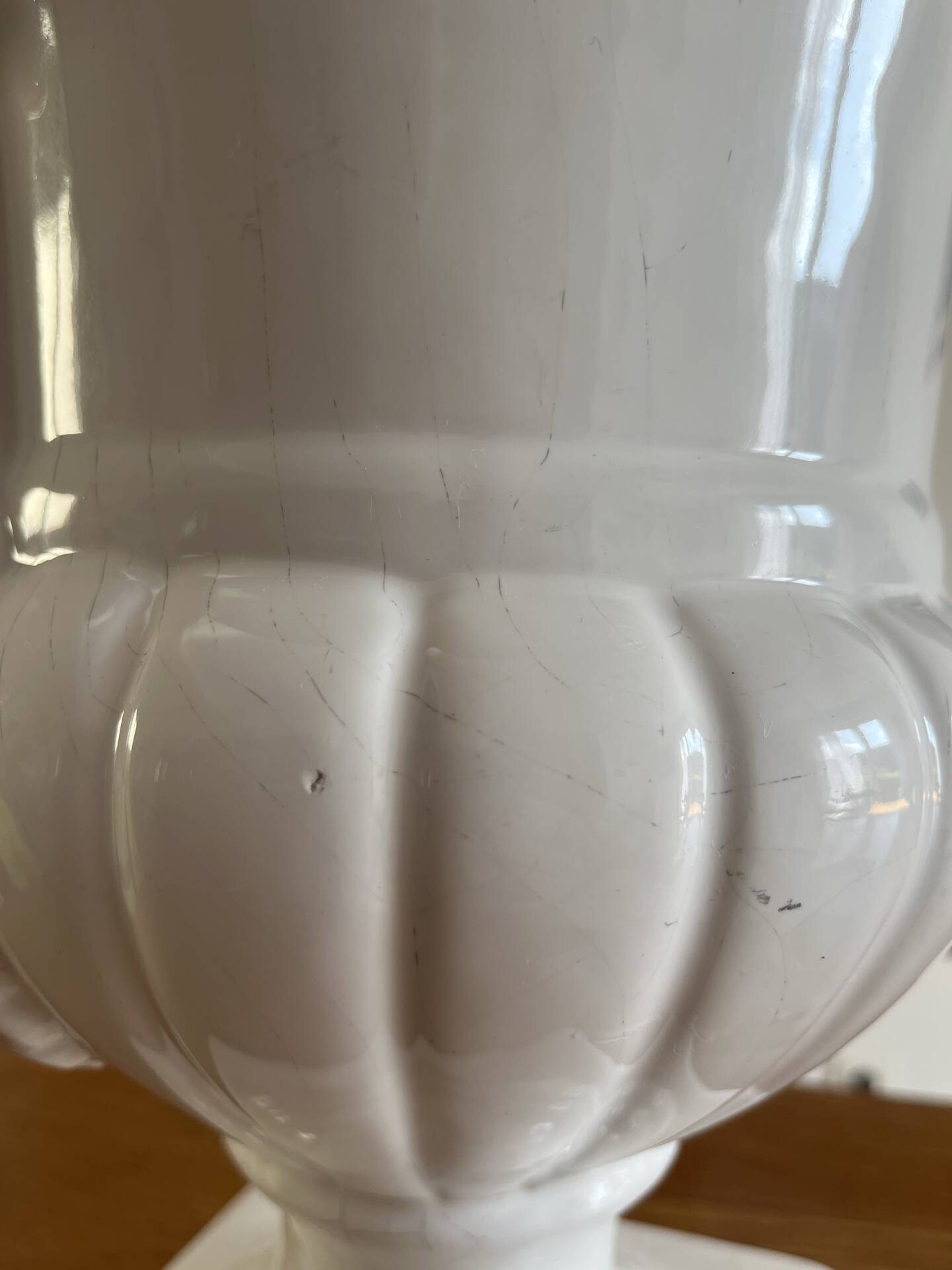 Large Médicis style vase