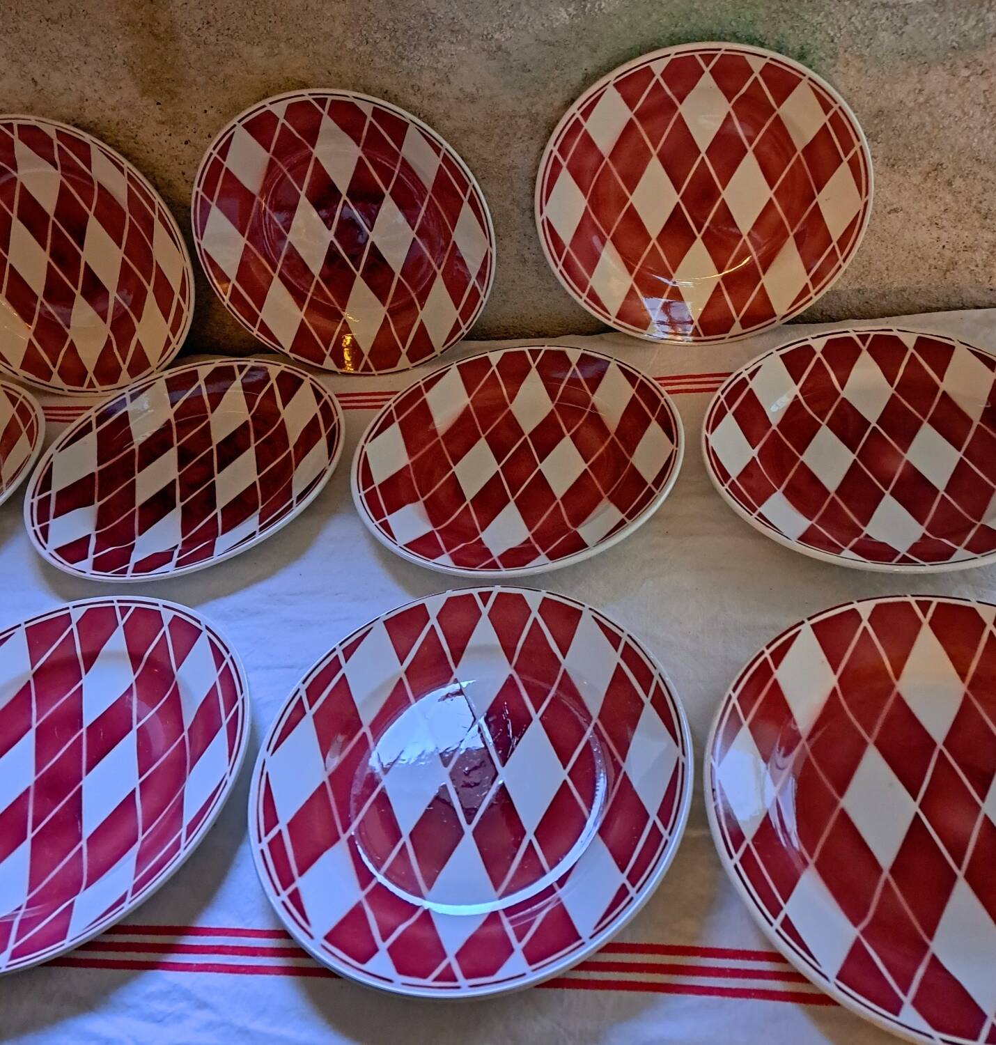 Suite of 11 plates and tureen Digoin Saarguemines