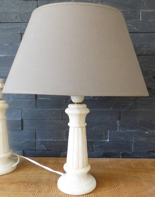 Set of 2 off-white alabaster lamp bases