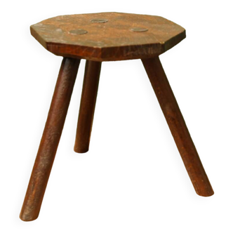 Tripod wooden stool, octagonal assist