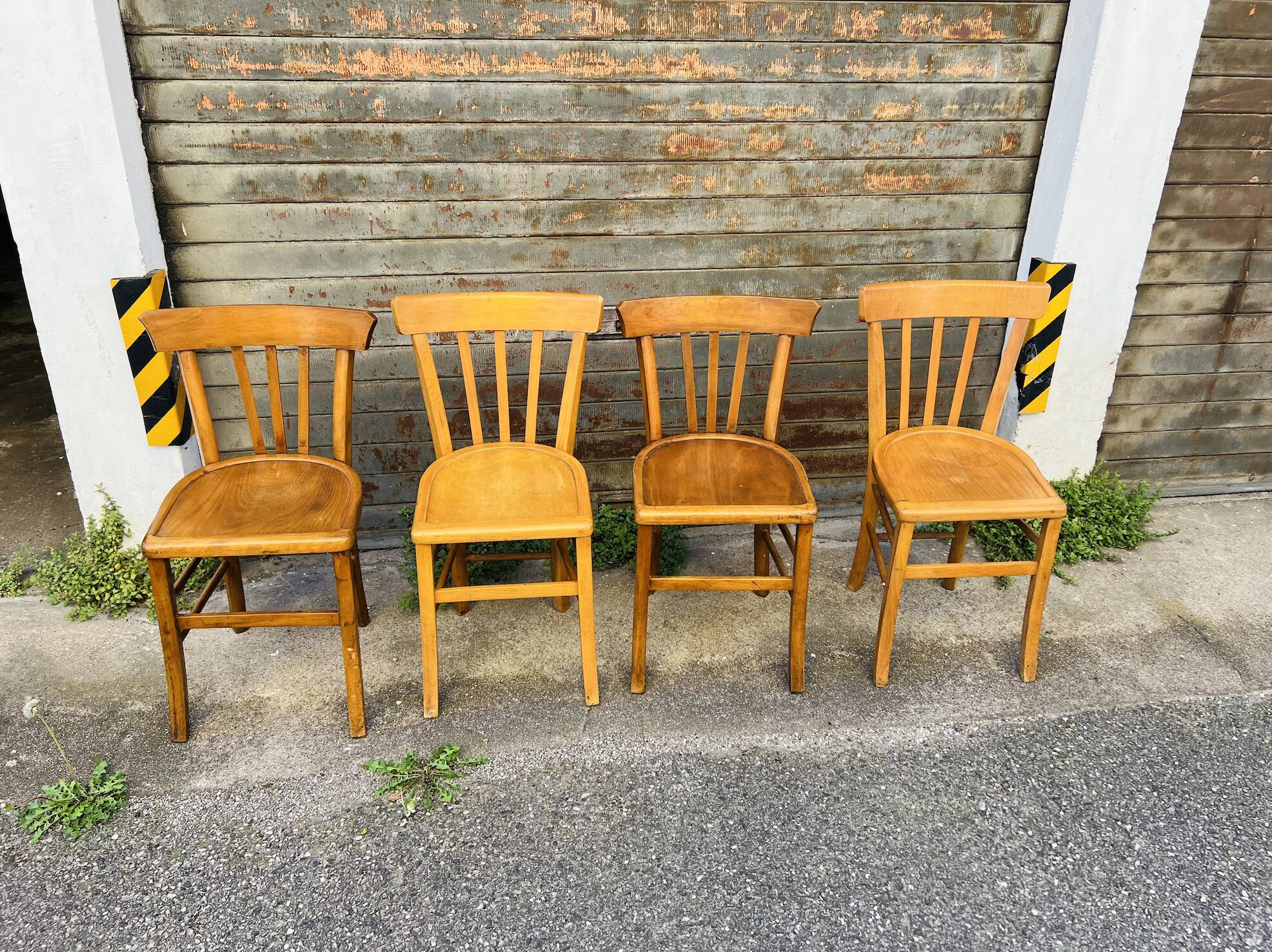 Suite de Chaises de Bistrot en Bois