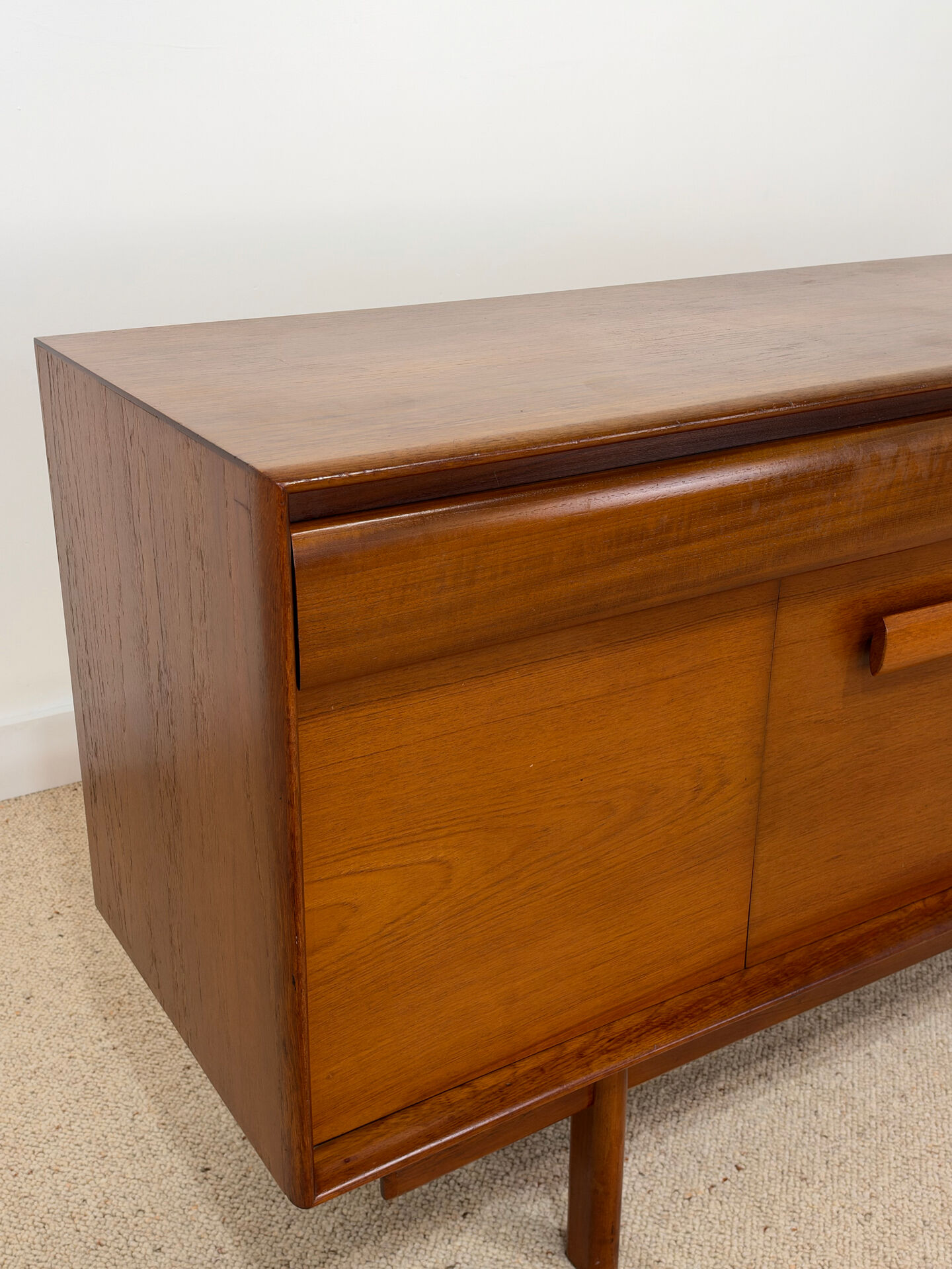 Enfilade en teck White & Newton – modèle Byfolder – années 60