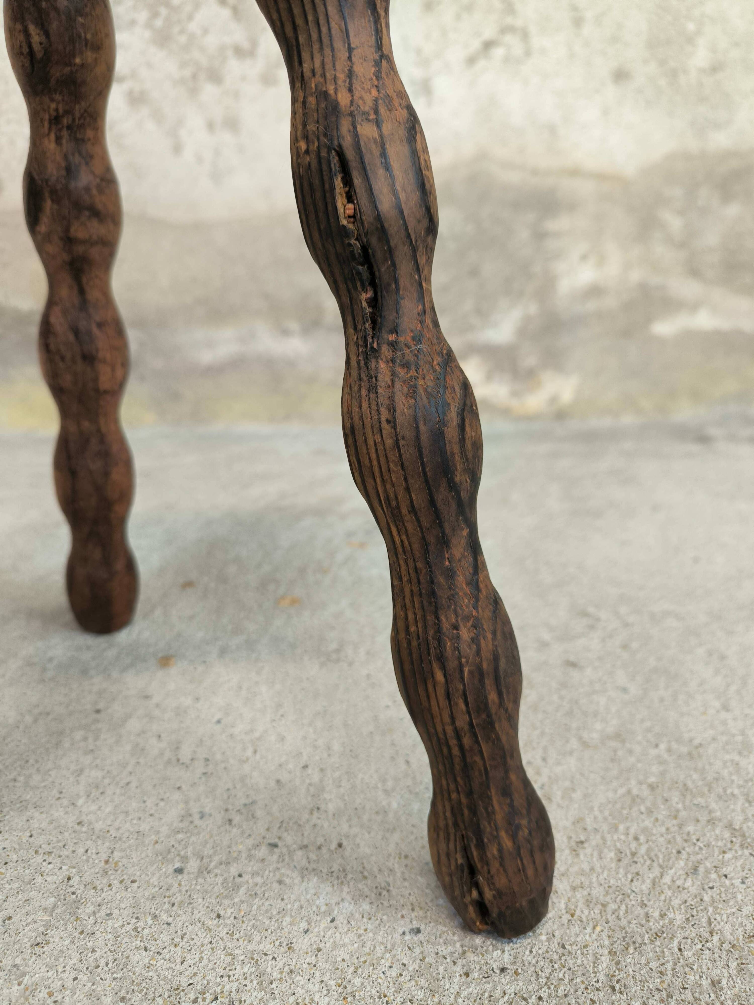 Tabouret vintage tripode pieds perlés