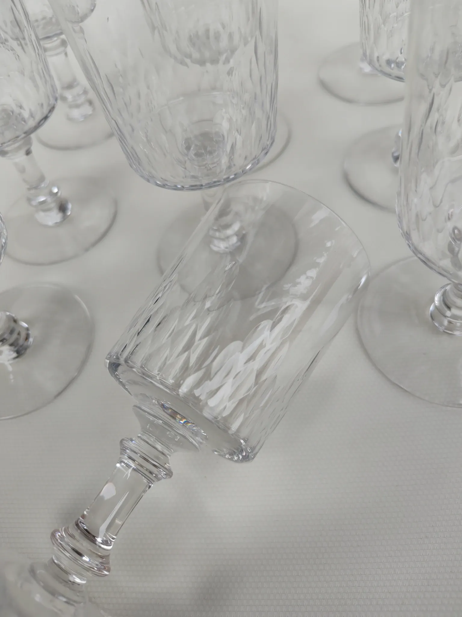 9 grands verres en cristal de Baccarat, modèle Champigny.