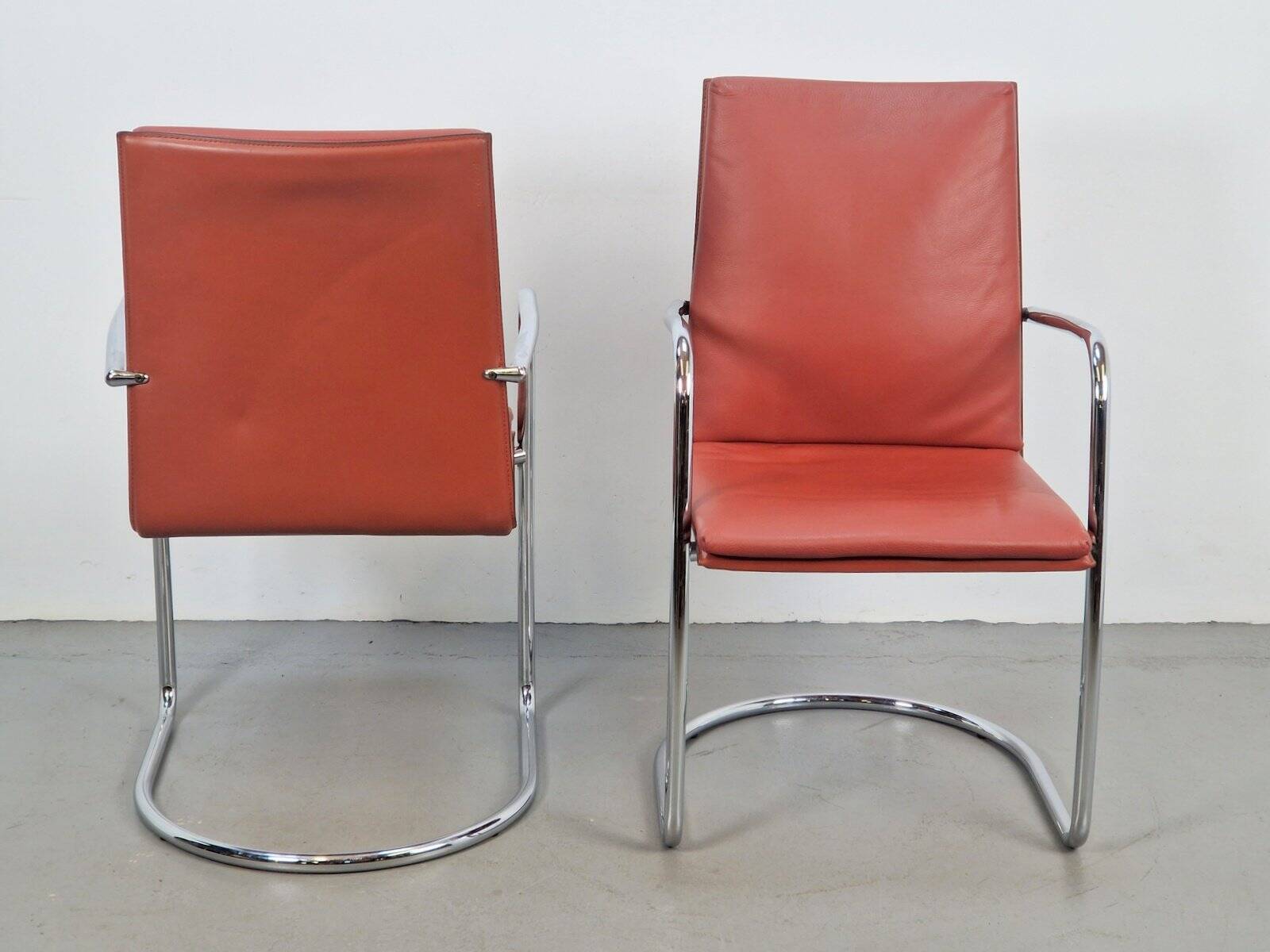 Chaises Mizar en cuir rouge par Mateo Grassi, Italie, années 1980, ensemble de 2