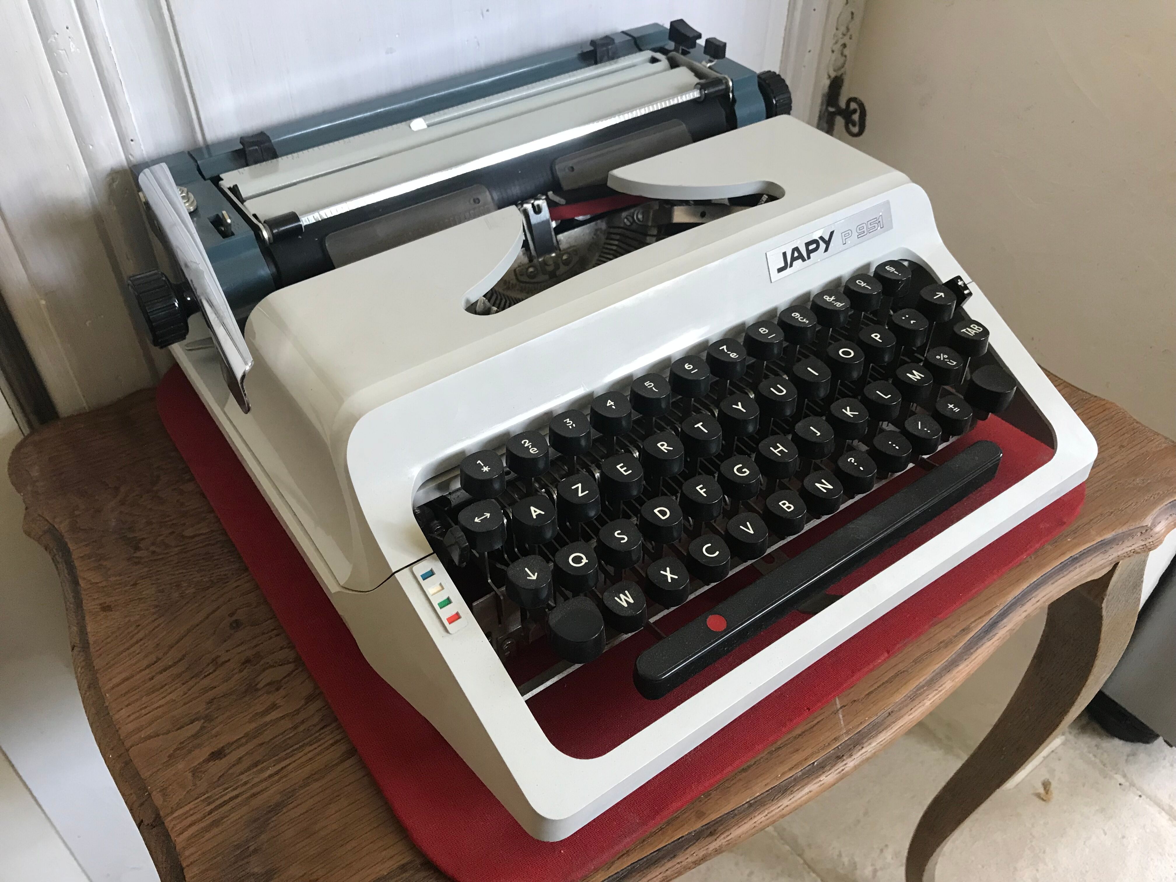 Machine à écrire Japy 951 vintage