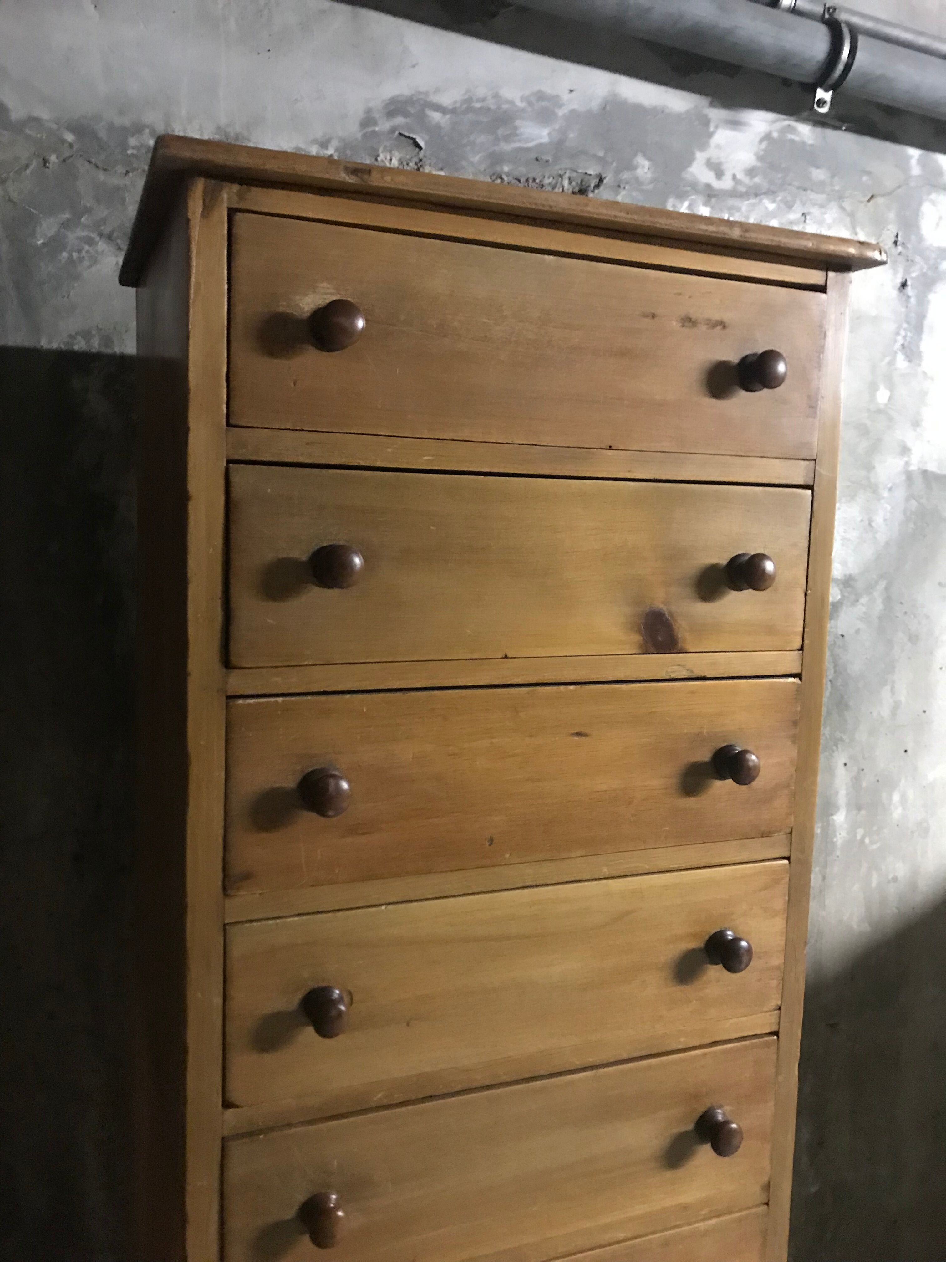 Chest of drawers