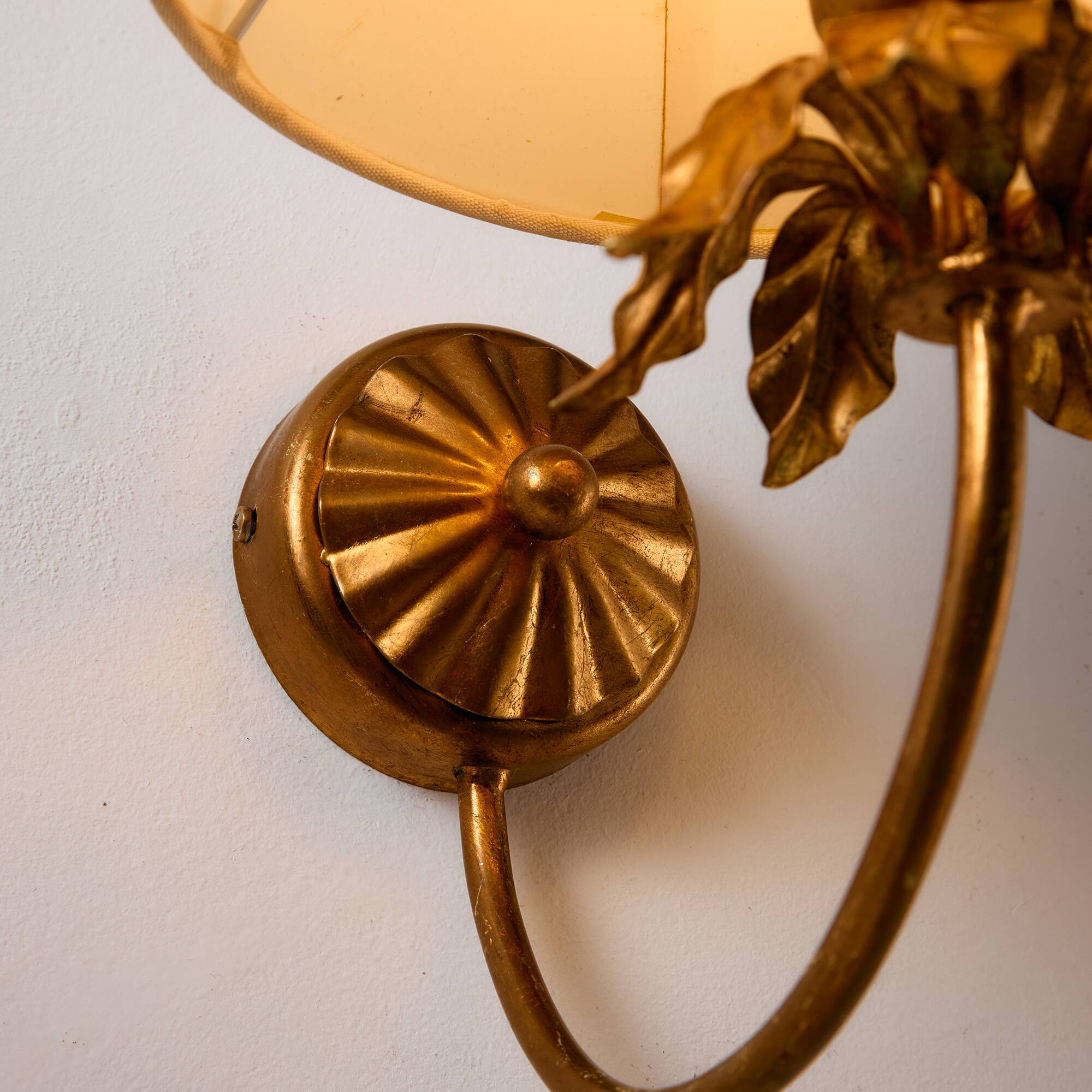 MK11262 Gold-painted wall lamp