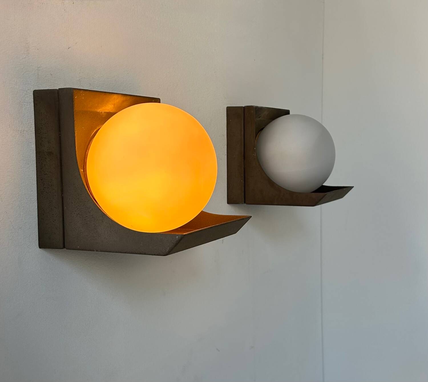 Pair of vintage wall lights, RAAK W1804, brown Bakelite and opaline, Netherlands