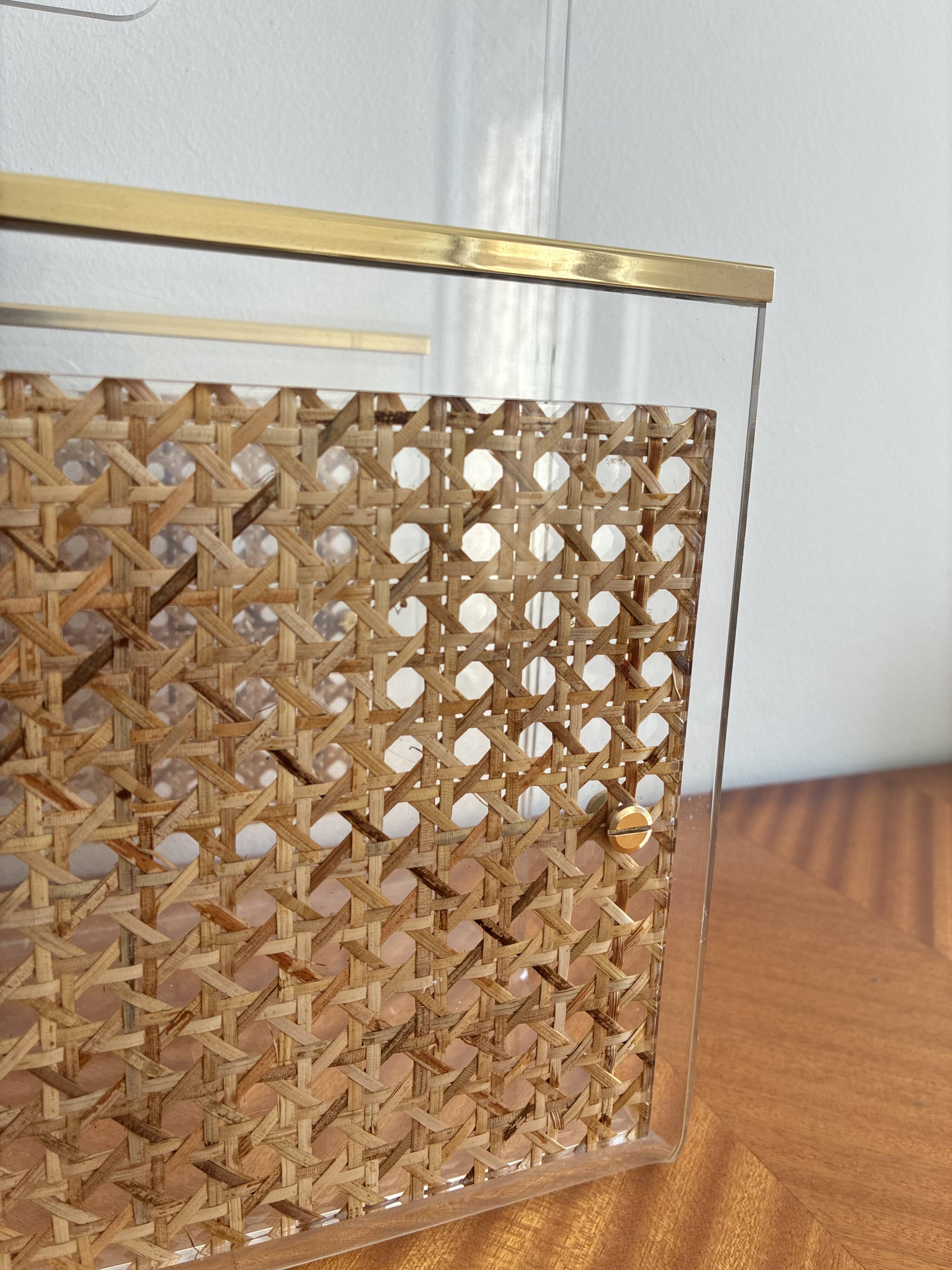 Acrylic magazine rack