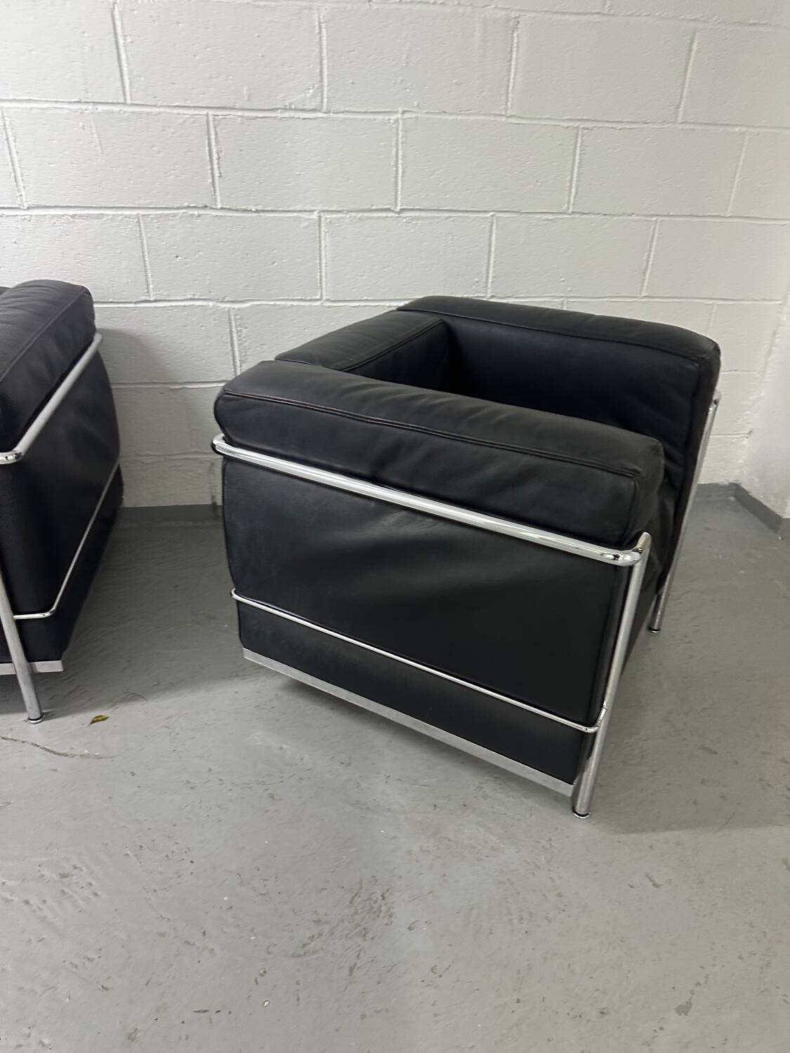 Paire de fauteuils LC2 Le Corbusier édition Cassina vintage