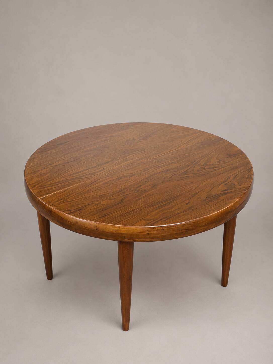 Vintage extendable round table, French made from the 1960s/70s.