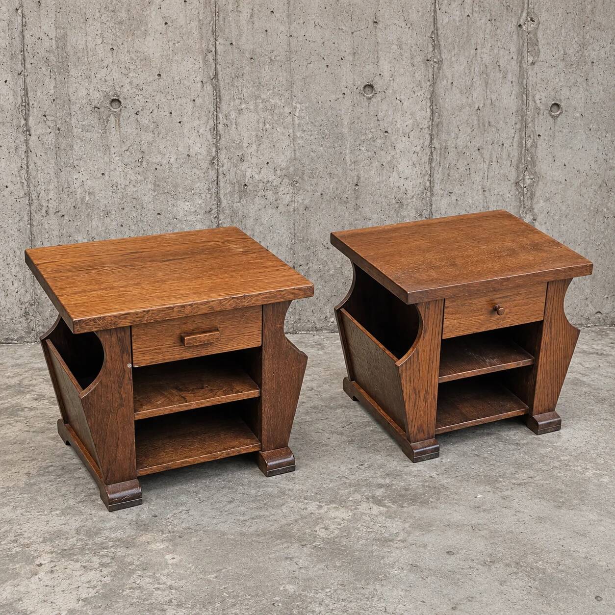 2 tables de magazine en chêne assorties / tables de nuit