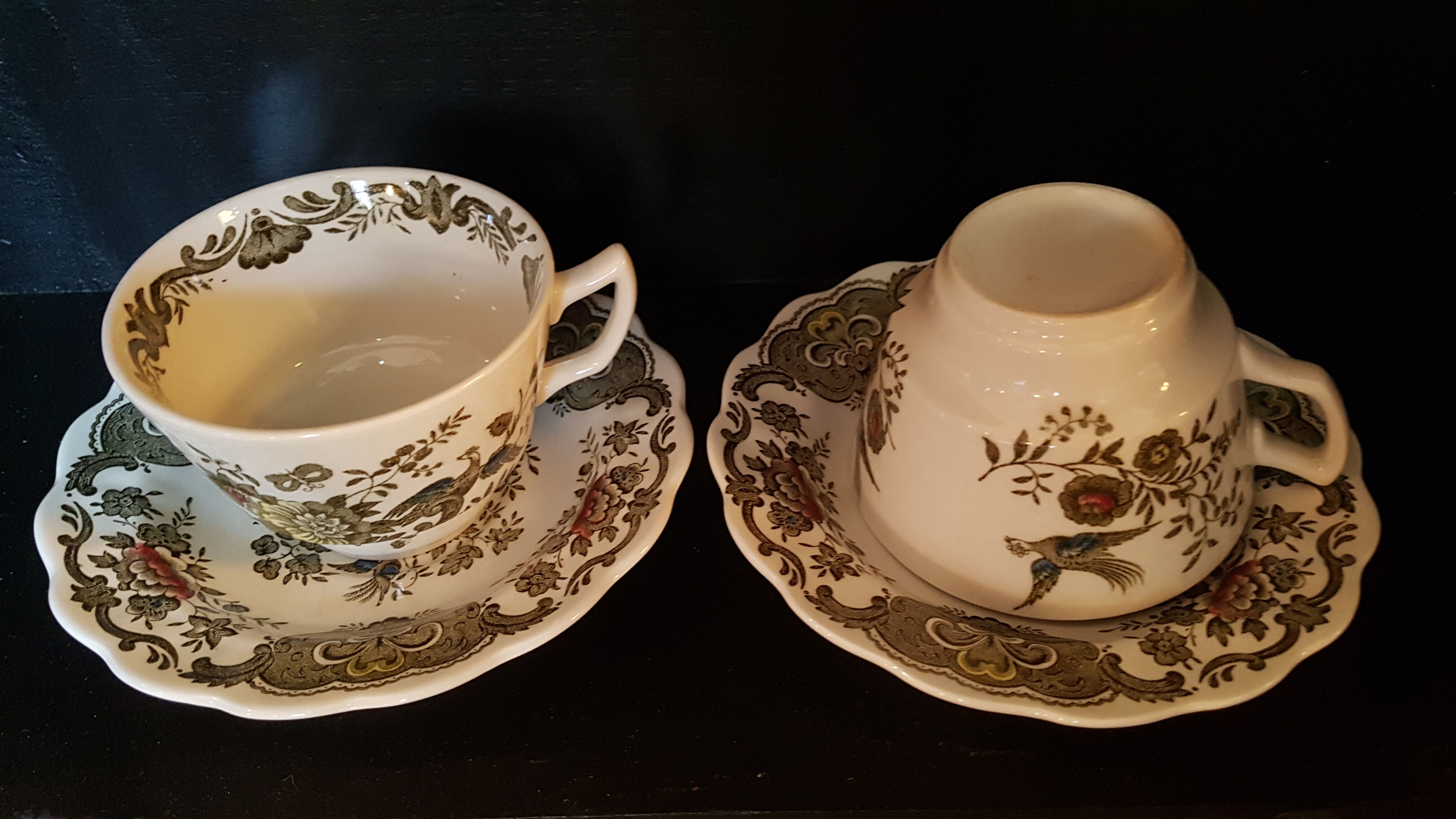 Set of 2 cups and saucers