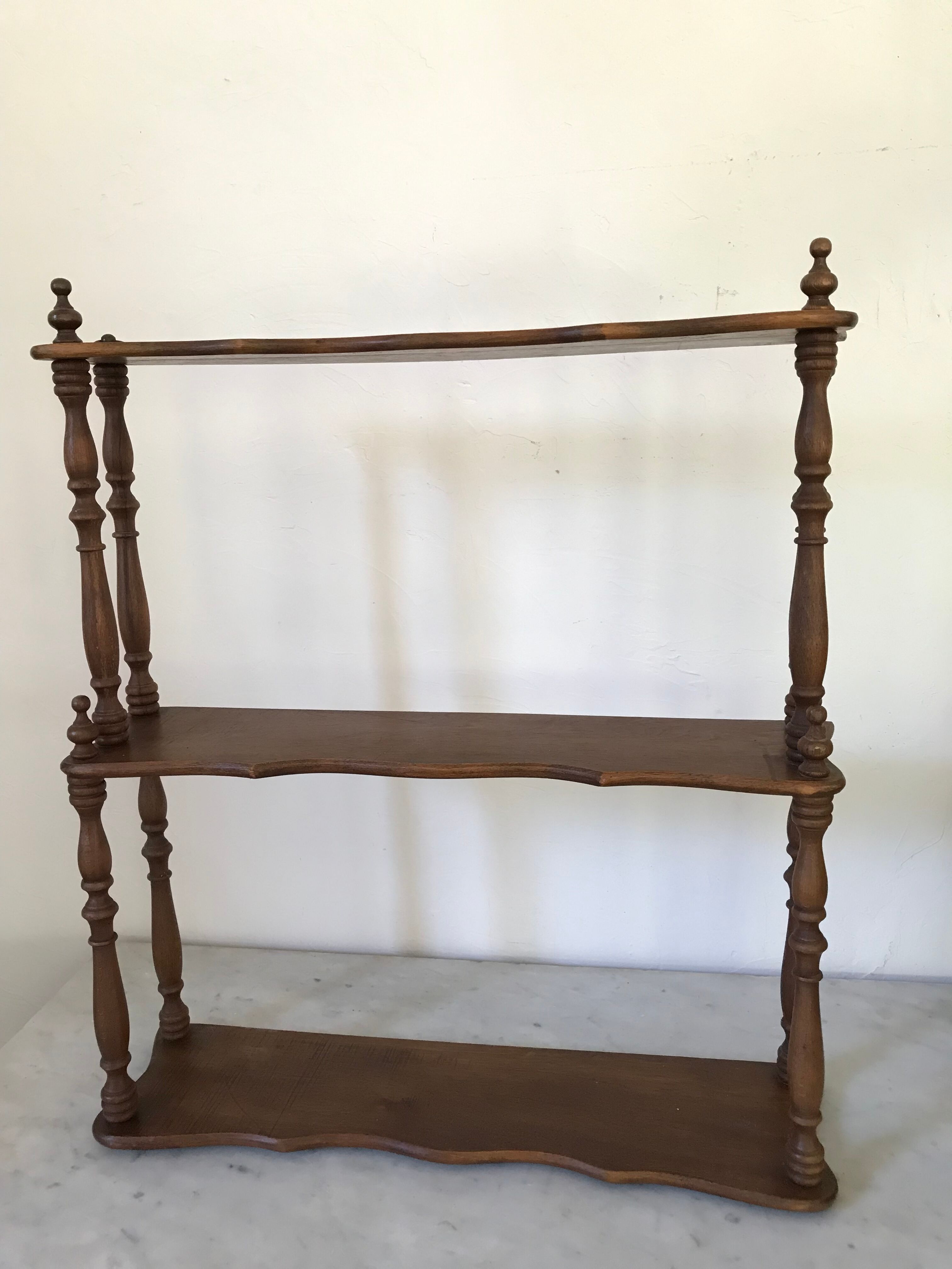 Wooden shelf turned at the end of the 19th century