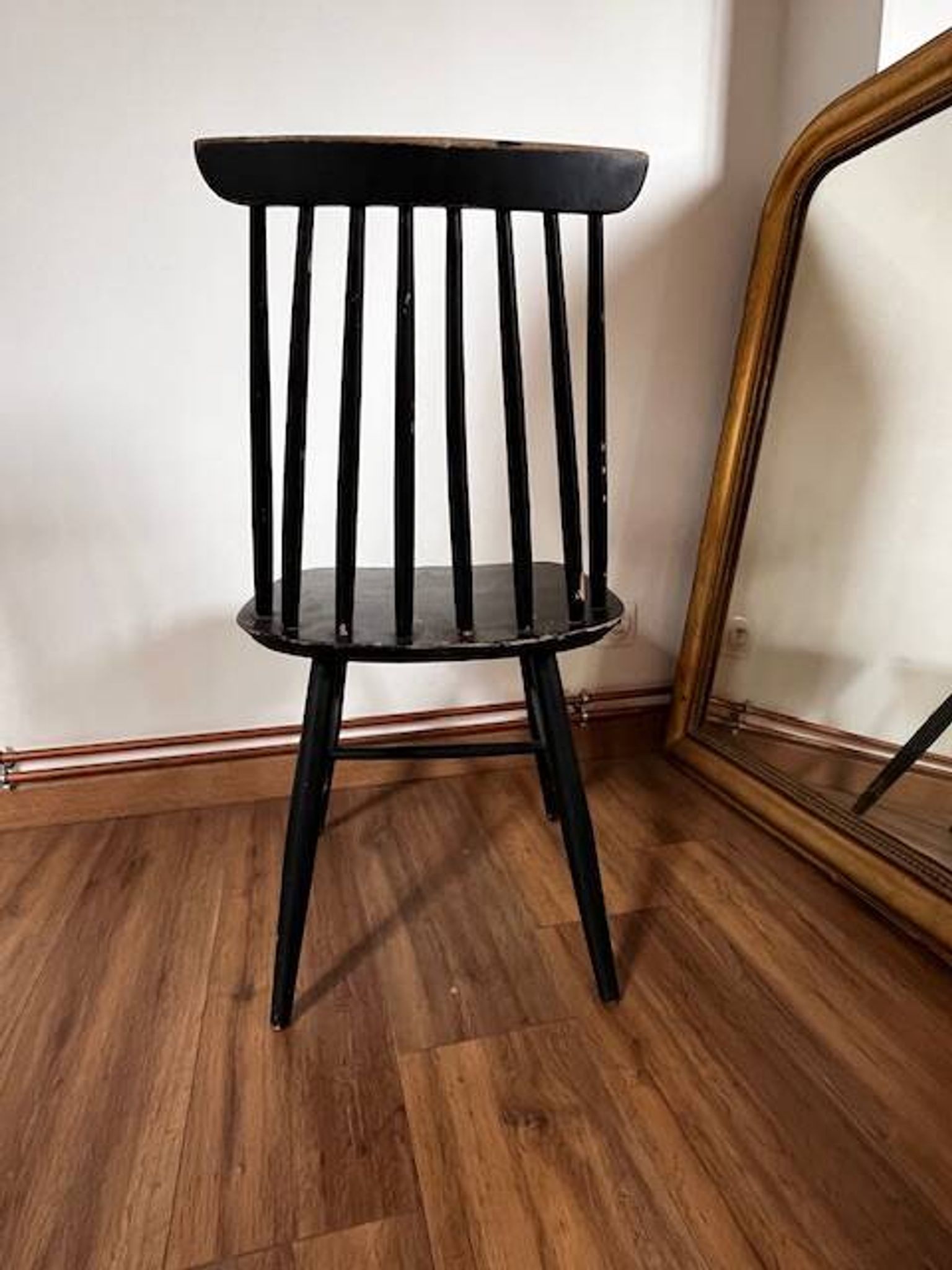 Chaise noire type fanett