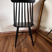 Chaise noire type fanett