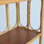 Bibliothèque / Étagère sur pied en bambou et rotin 1960s