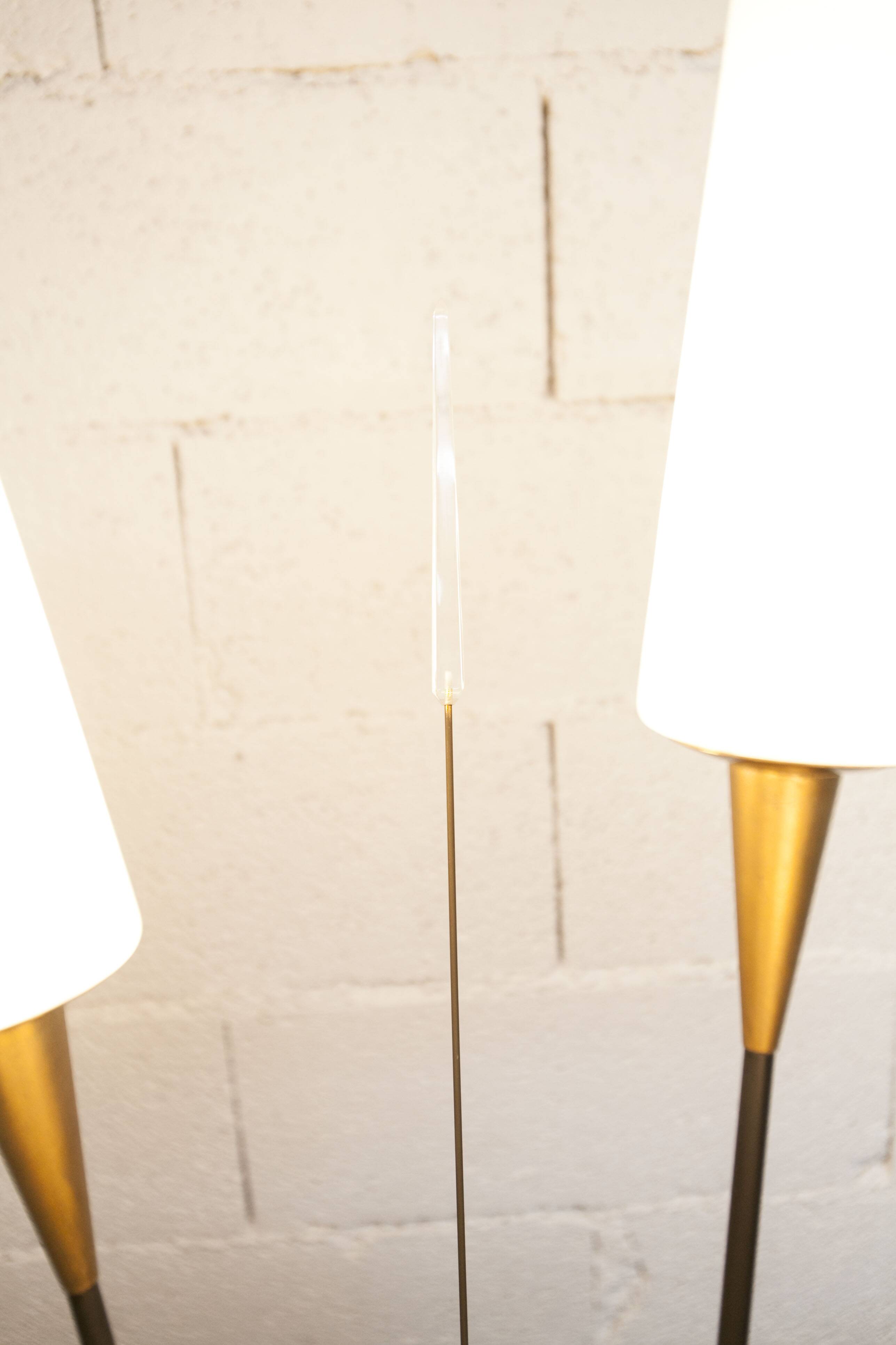 Floor lamp by René Mathieu for Maison Lunel 1950, brass and opaline.