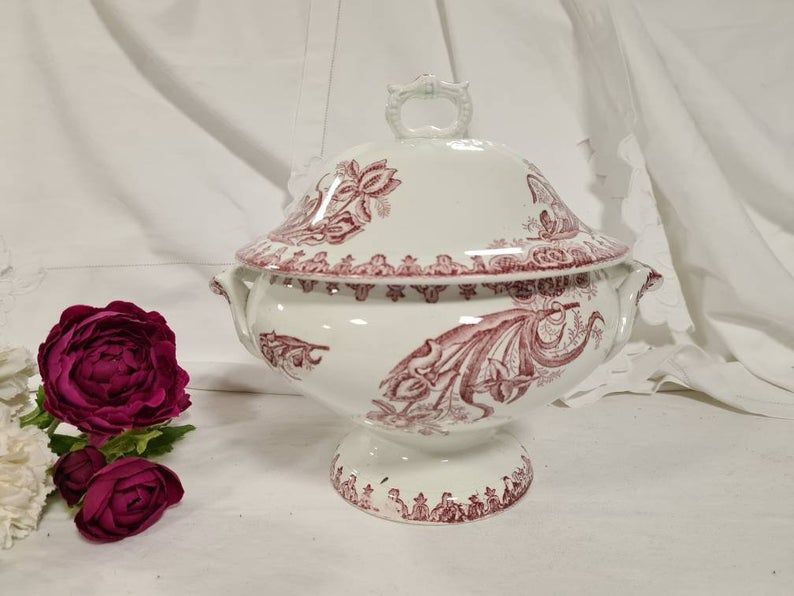 Former vegetable soup model iron earth "Iris" of French manufacture of Saint Amand