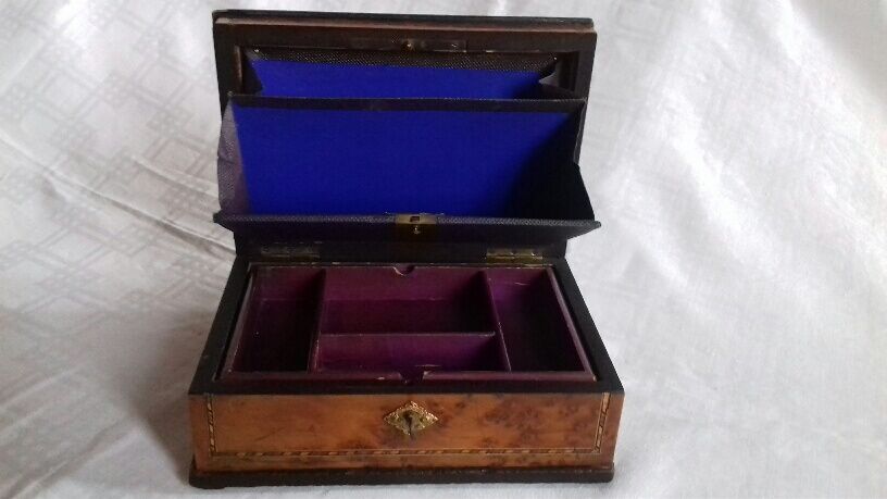 Old box row mail, jewelry, elm magnifying glass