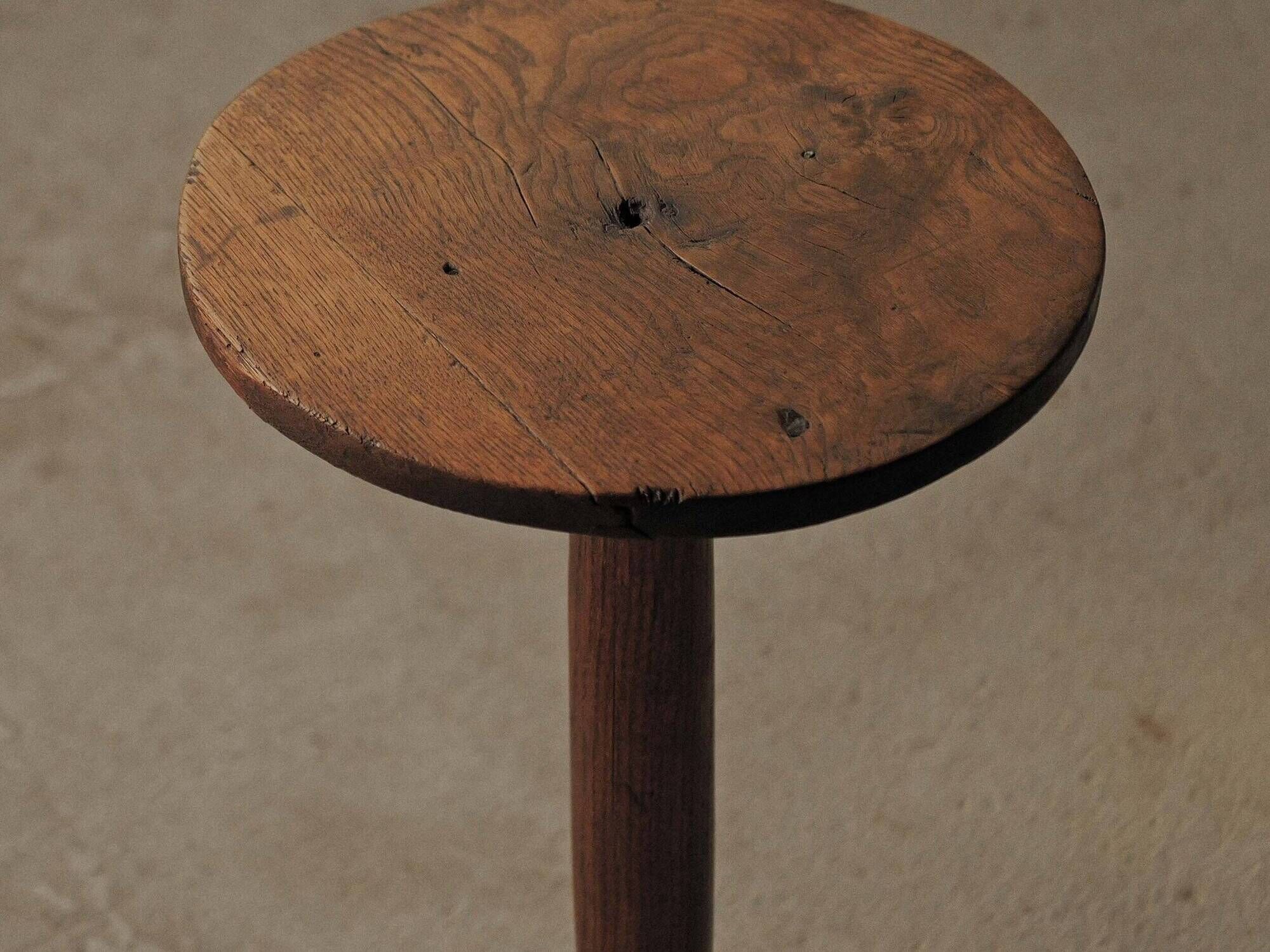 Oak guéridon, Art-Populaire, 19th century