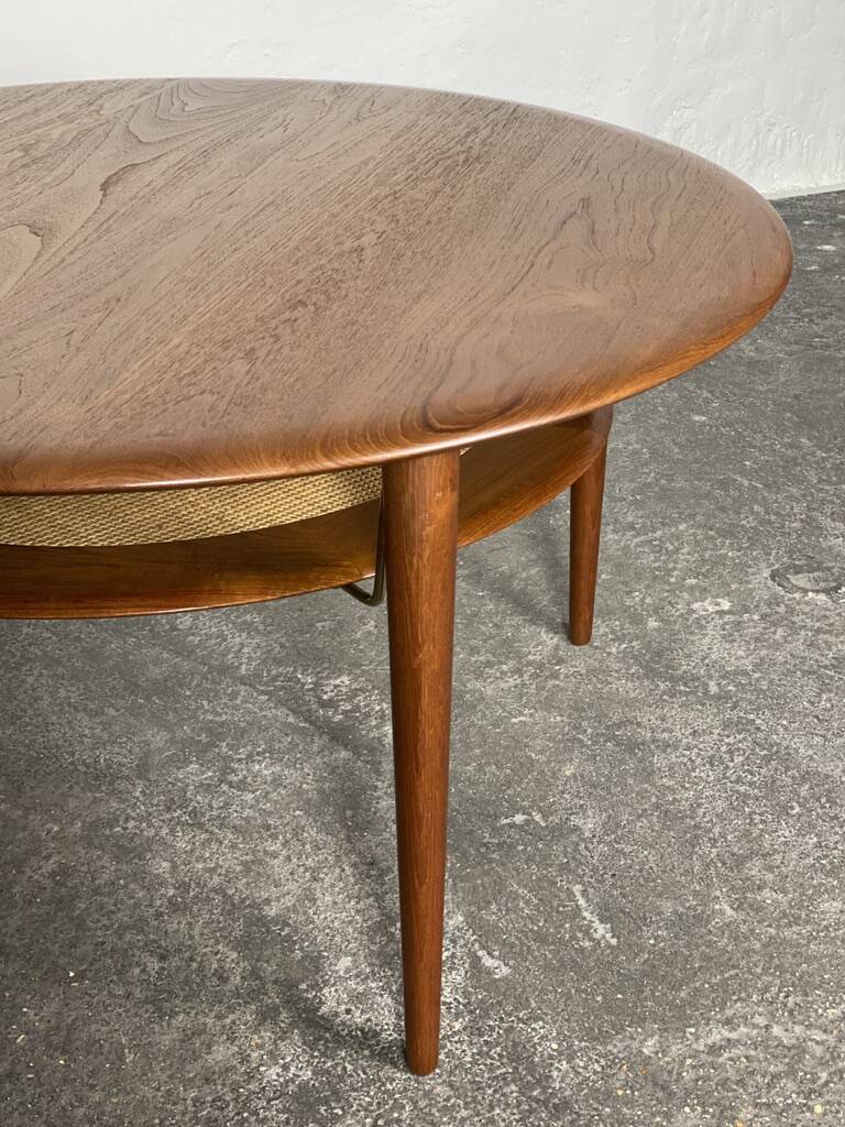 Scandinavian coffee table in teak, design by P. Hvidt & O. Mølgaard-Nielsen, 1960.