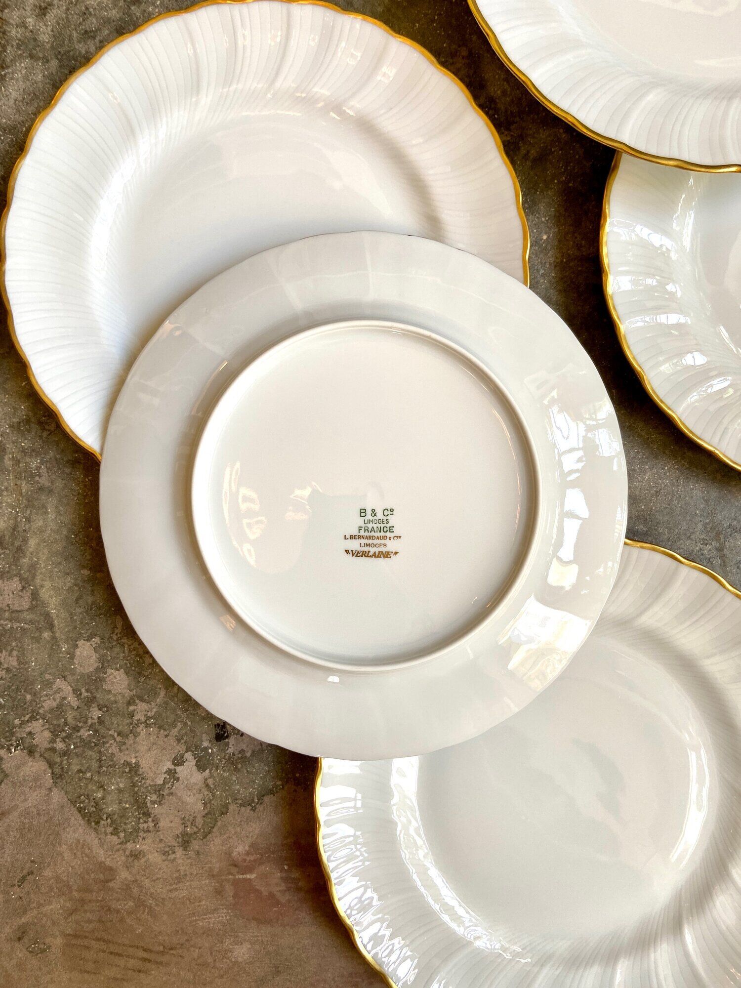 6 flat plates in white and golden Limoges porcelain, Verlaine service