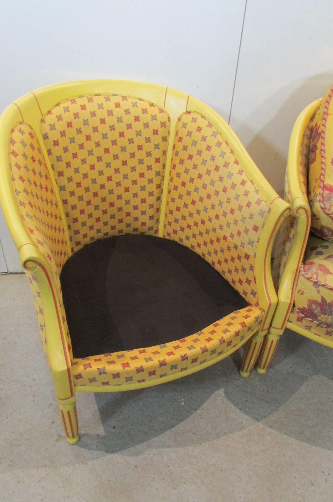 Paire de fauteuils bergères, chauffeuses, forme corbeille