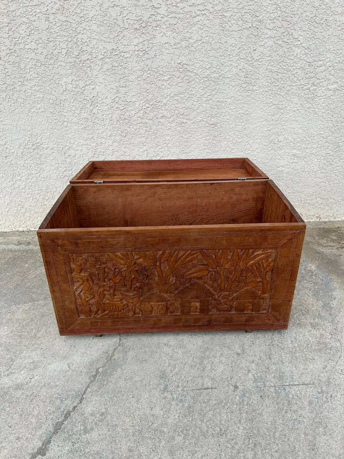 Old solid wood chest Arts indoneo