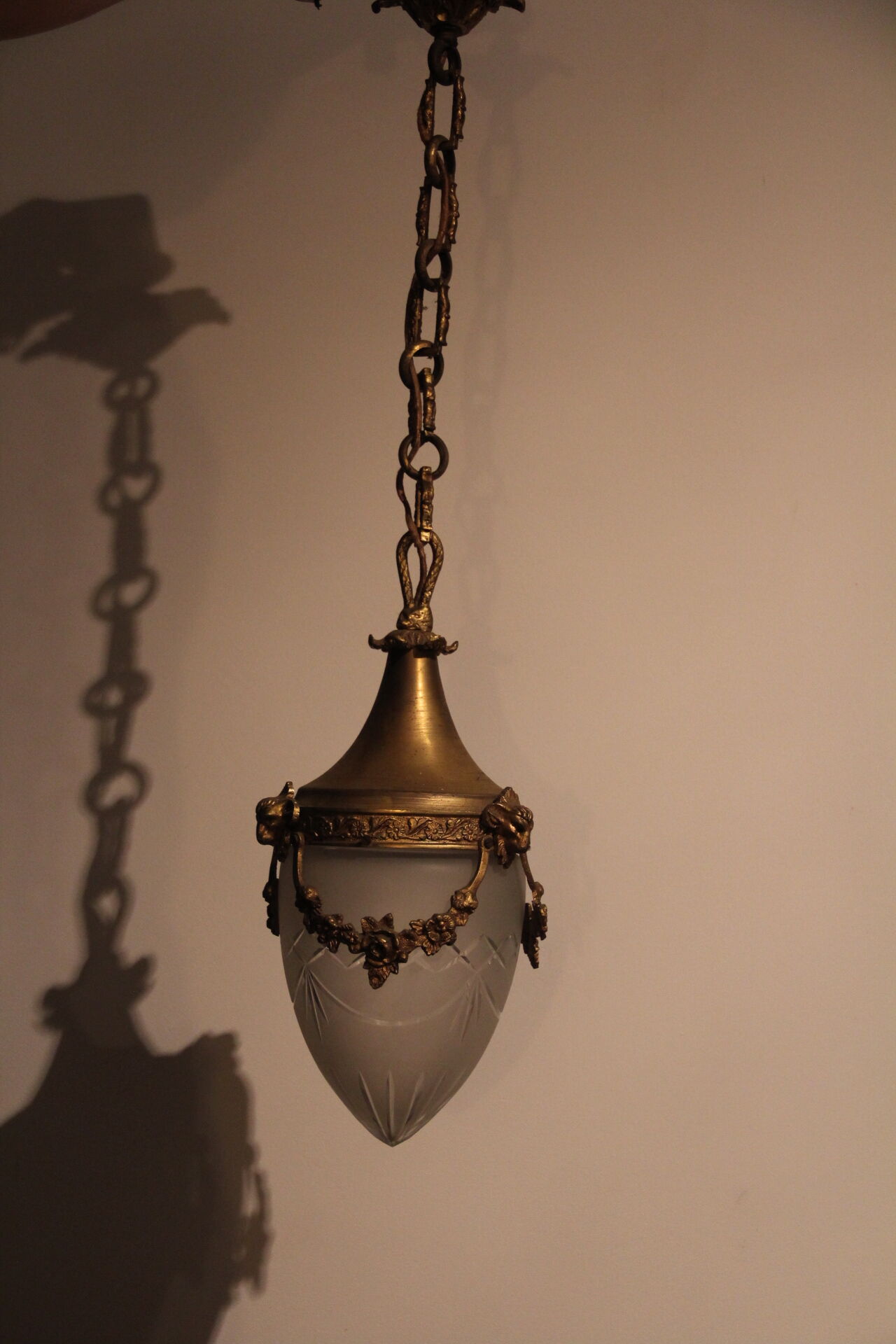 Shell chandelier 1900, frosted glass engraved and bronze