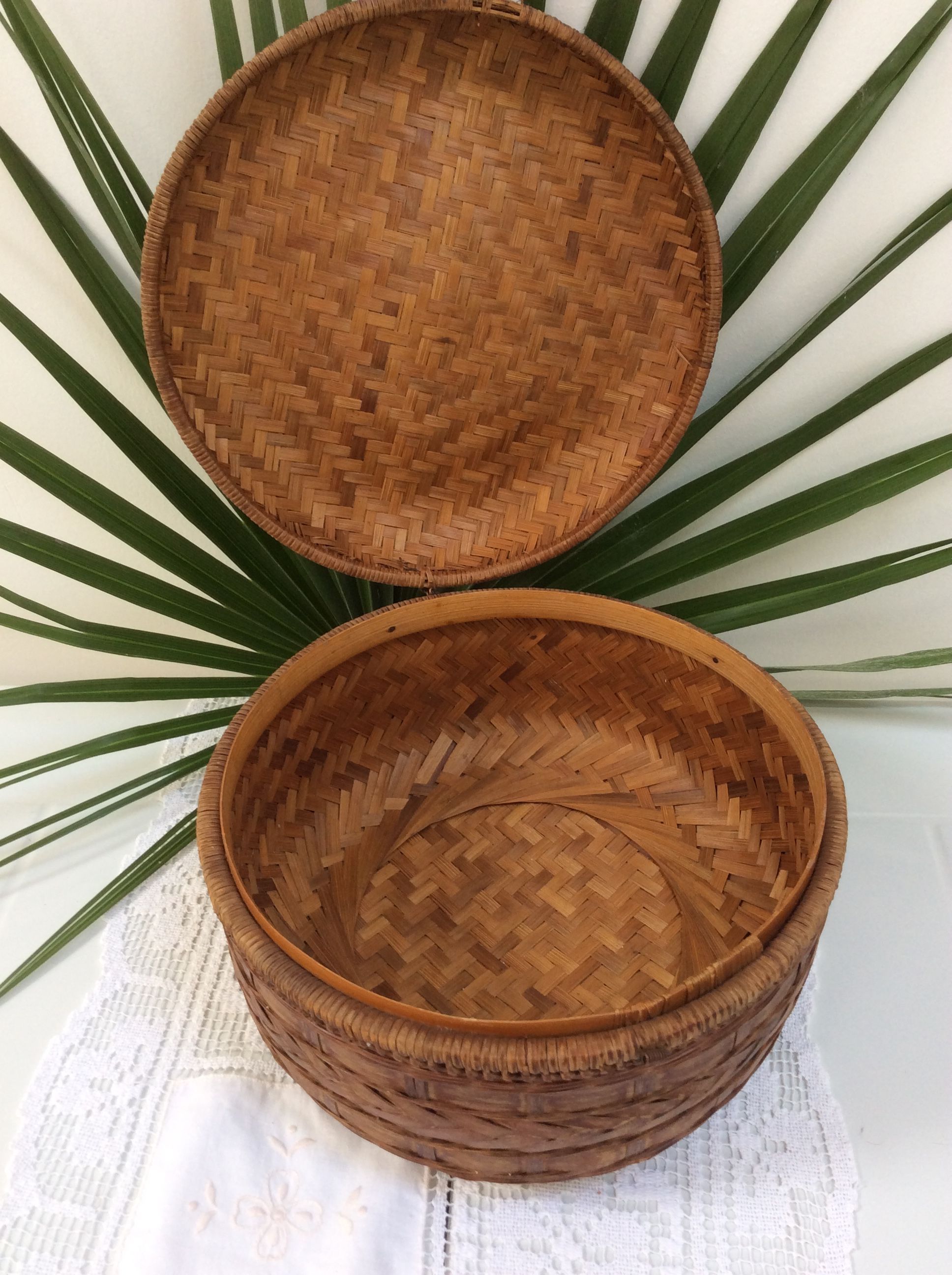 Basket with lid  vintage round