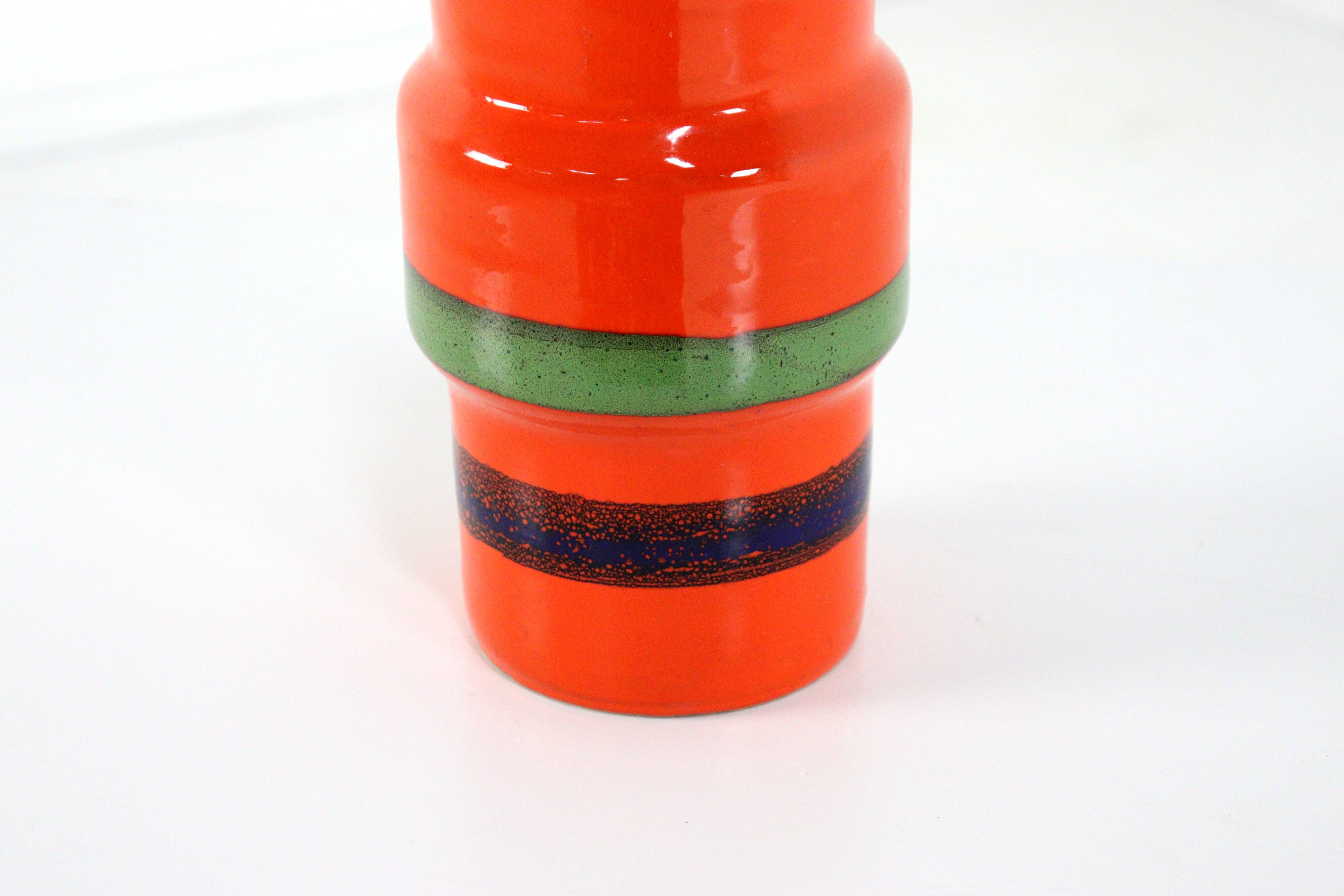 Vase vintage aux couleurs vives