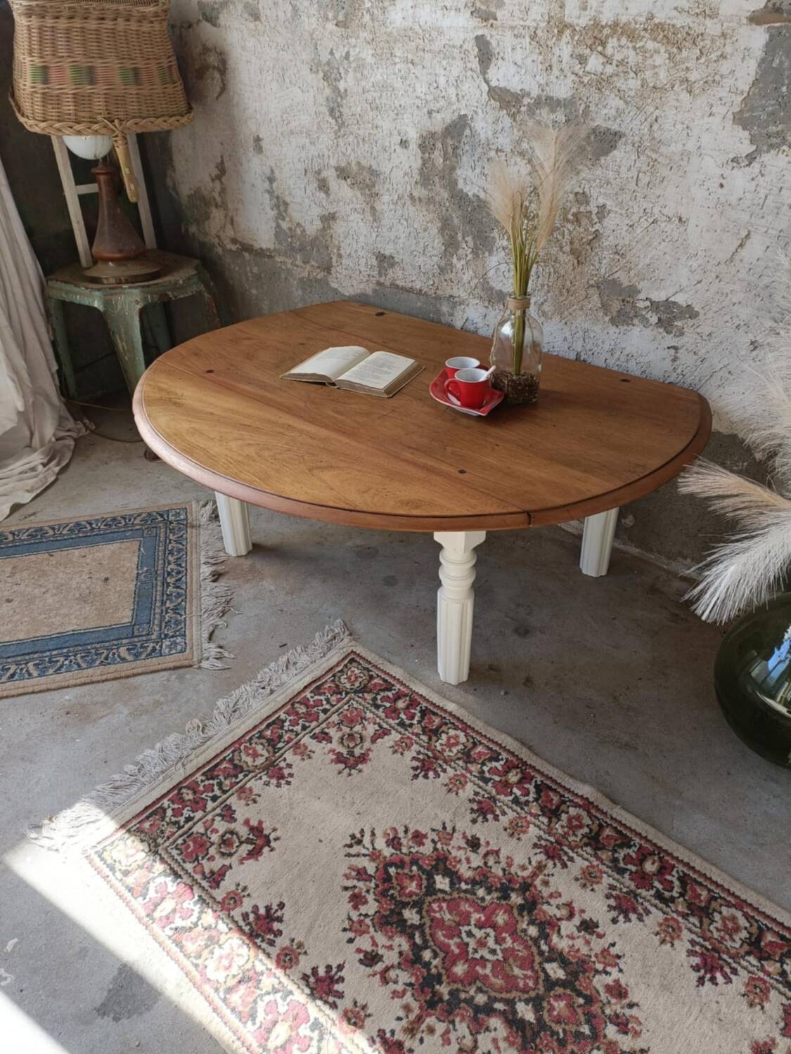 Round coffee table