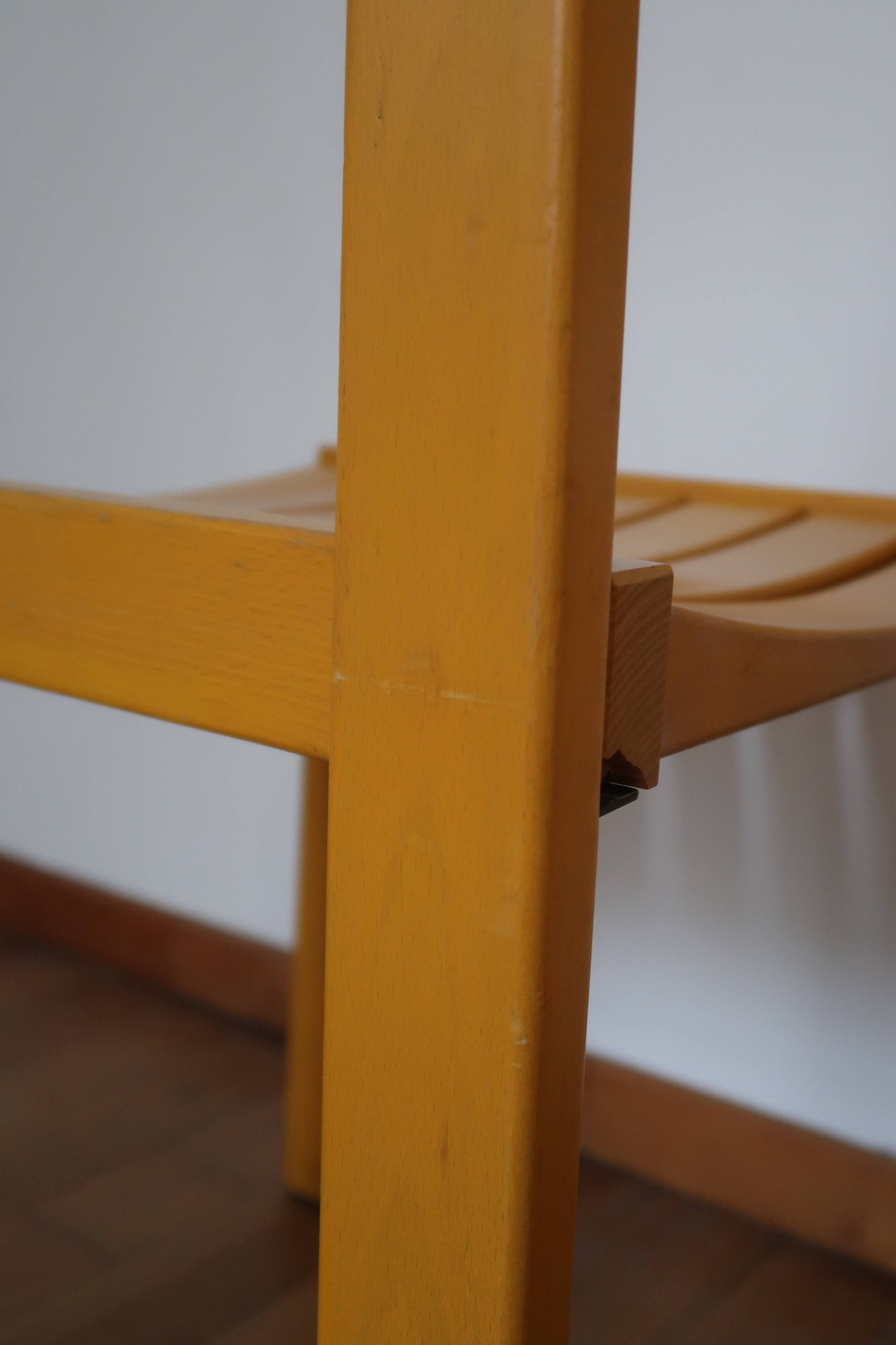 6 stackable wooden chairs