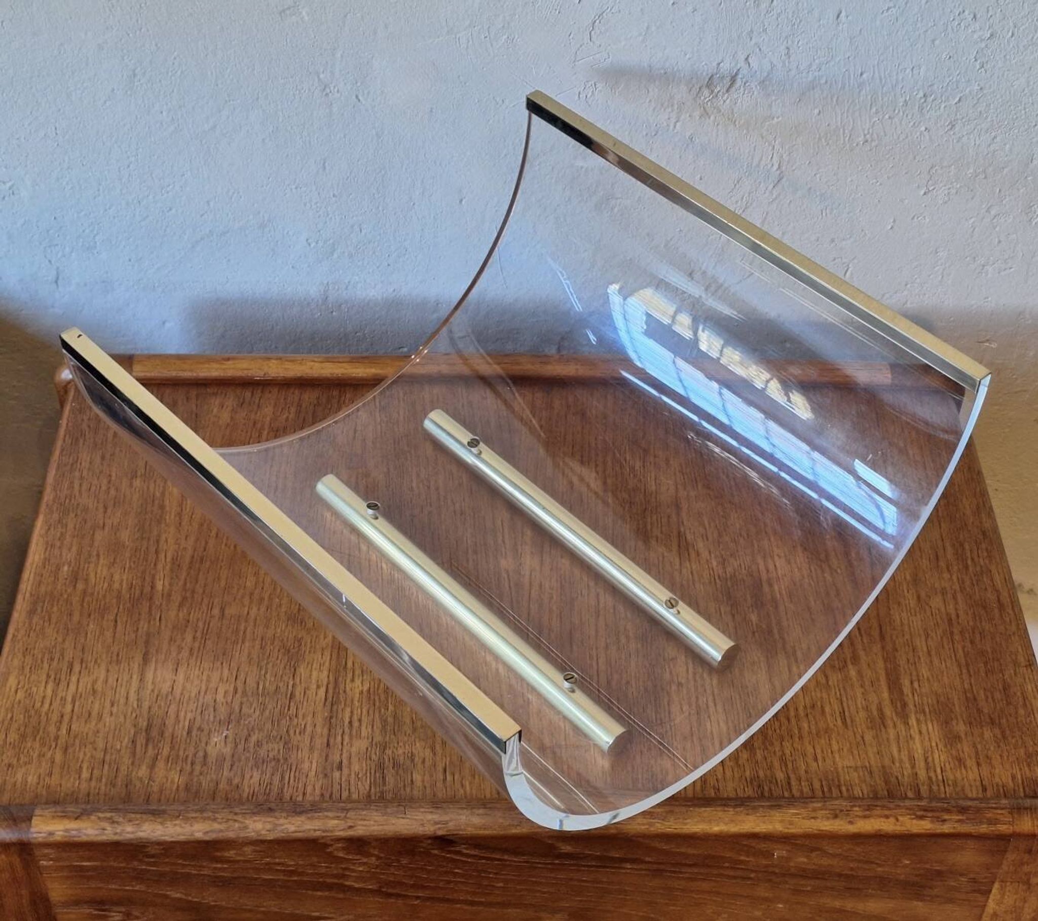 Italian magazine rack in acrylic and solid brass, 1970s