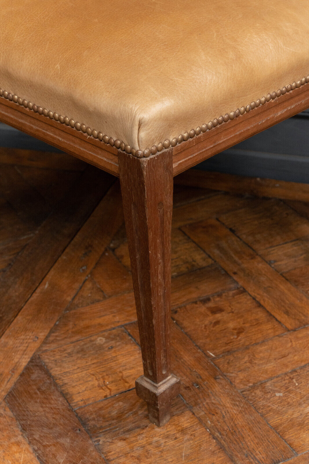 Oak stool early twentieth feet fluted leather top
