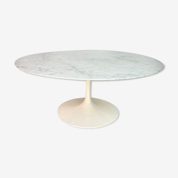 Coffee table by Eero Saarinen for Knoll