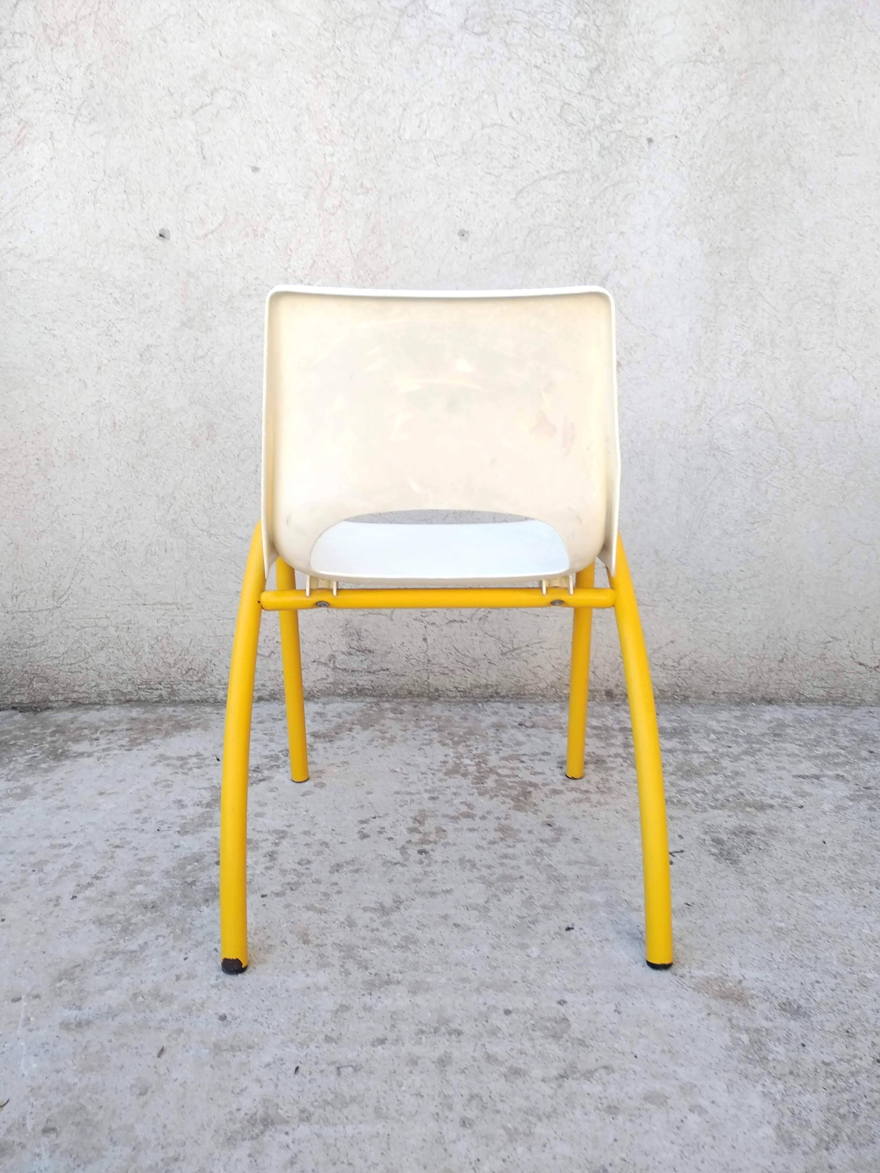 Chaise d'école vintage