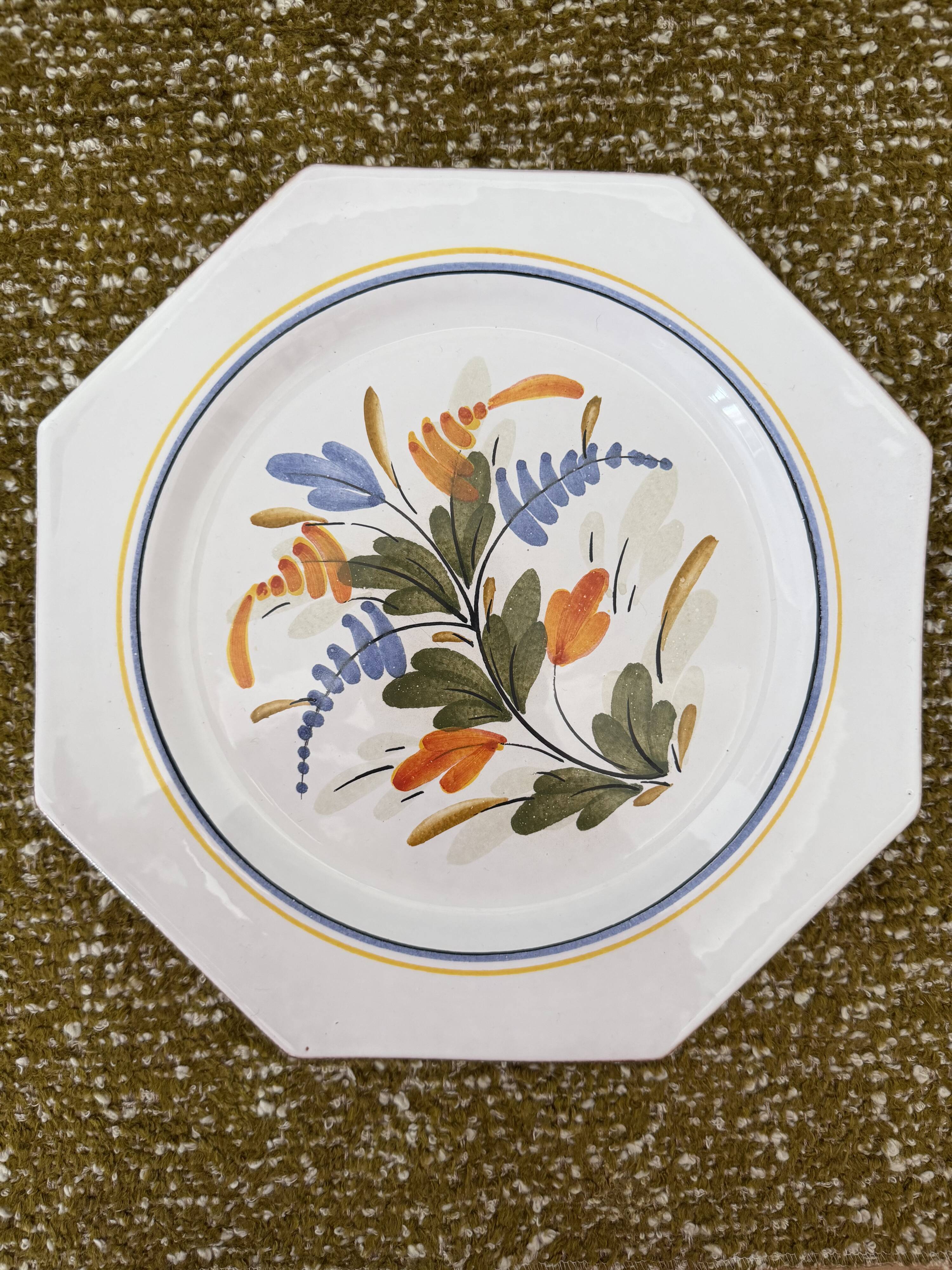 Assiette vintage octogonale peinte à la main