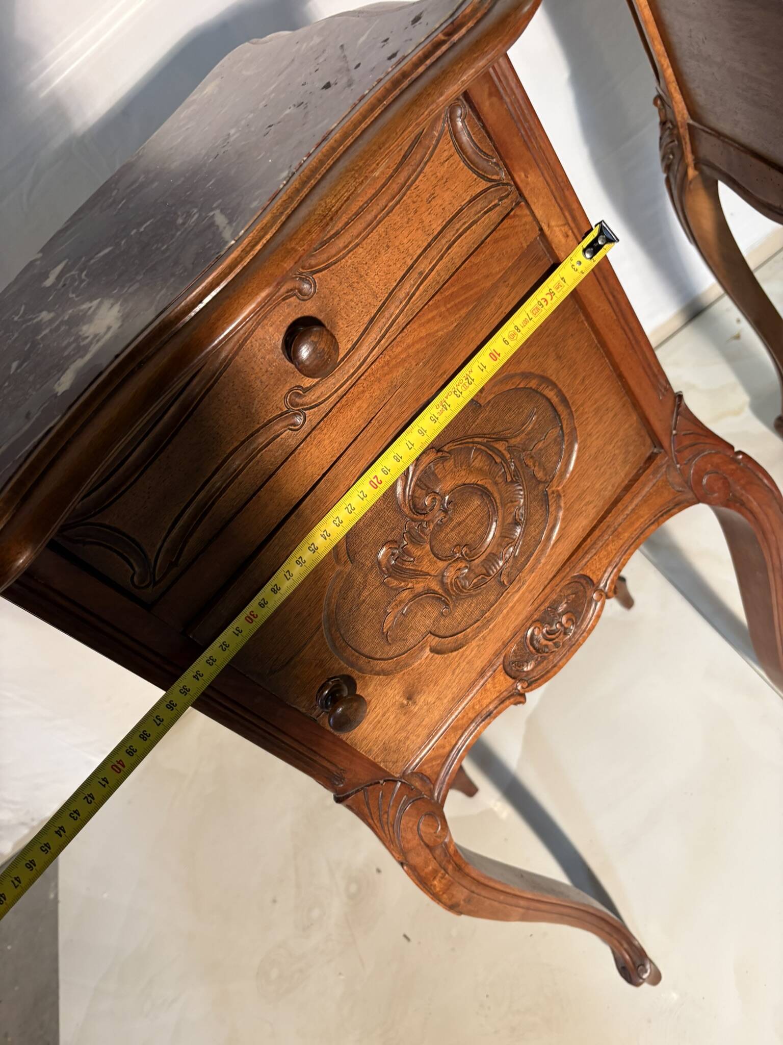 Pair of antique bedside tables with marble top and ceramic niche