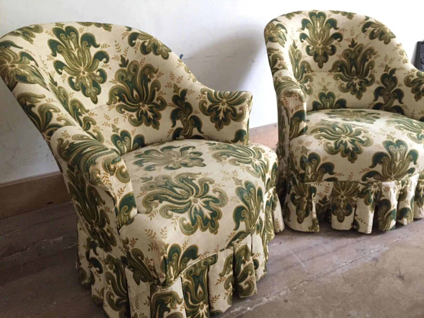 Paire de fauteuils crapaud vert et crème