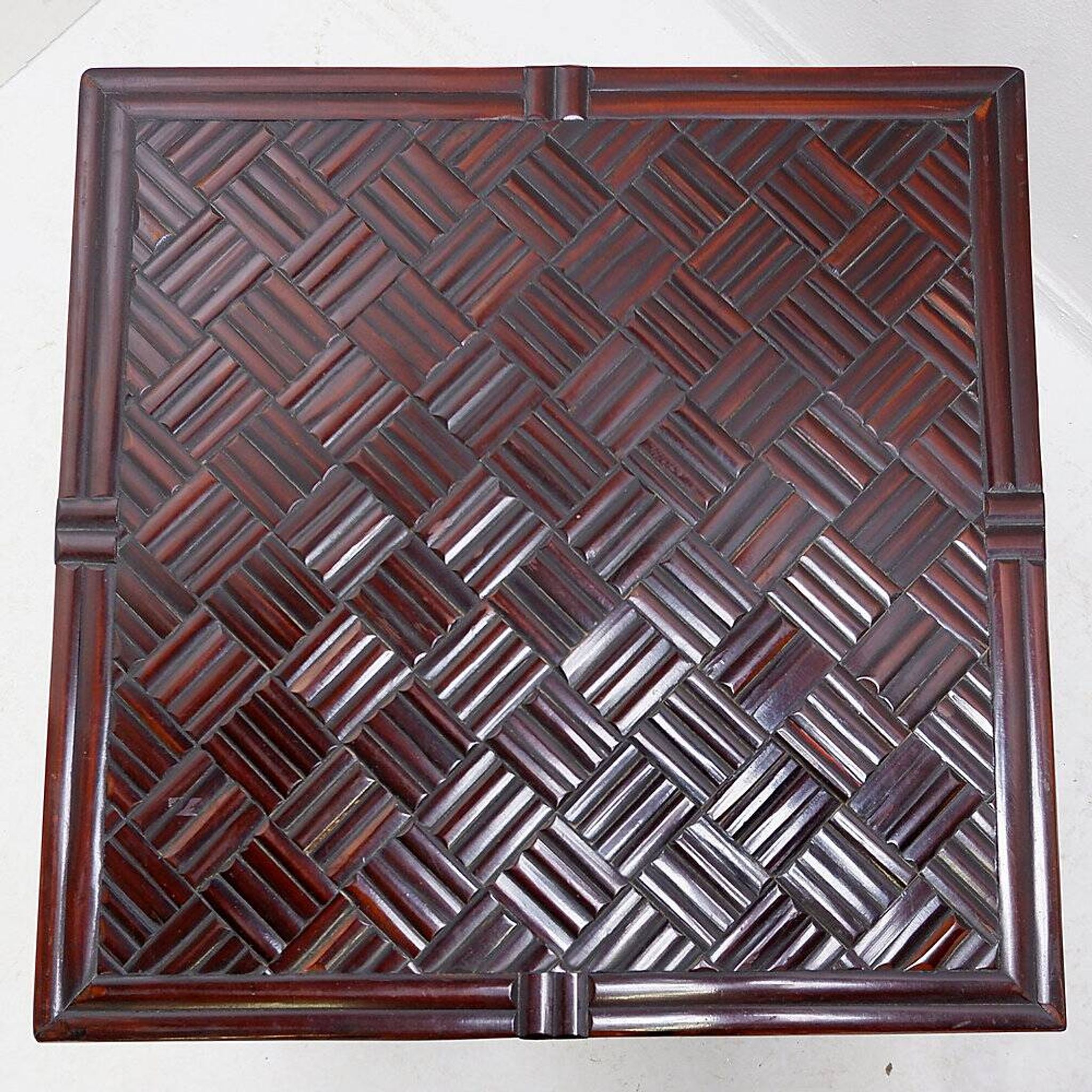 Pair of vintage pagoda tables in faux bamboo with chevron pattern - Maitland & Clasco