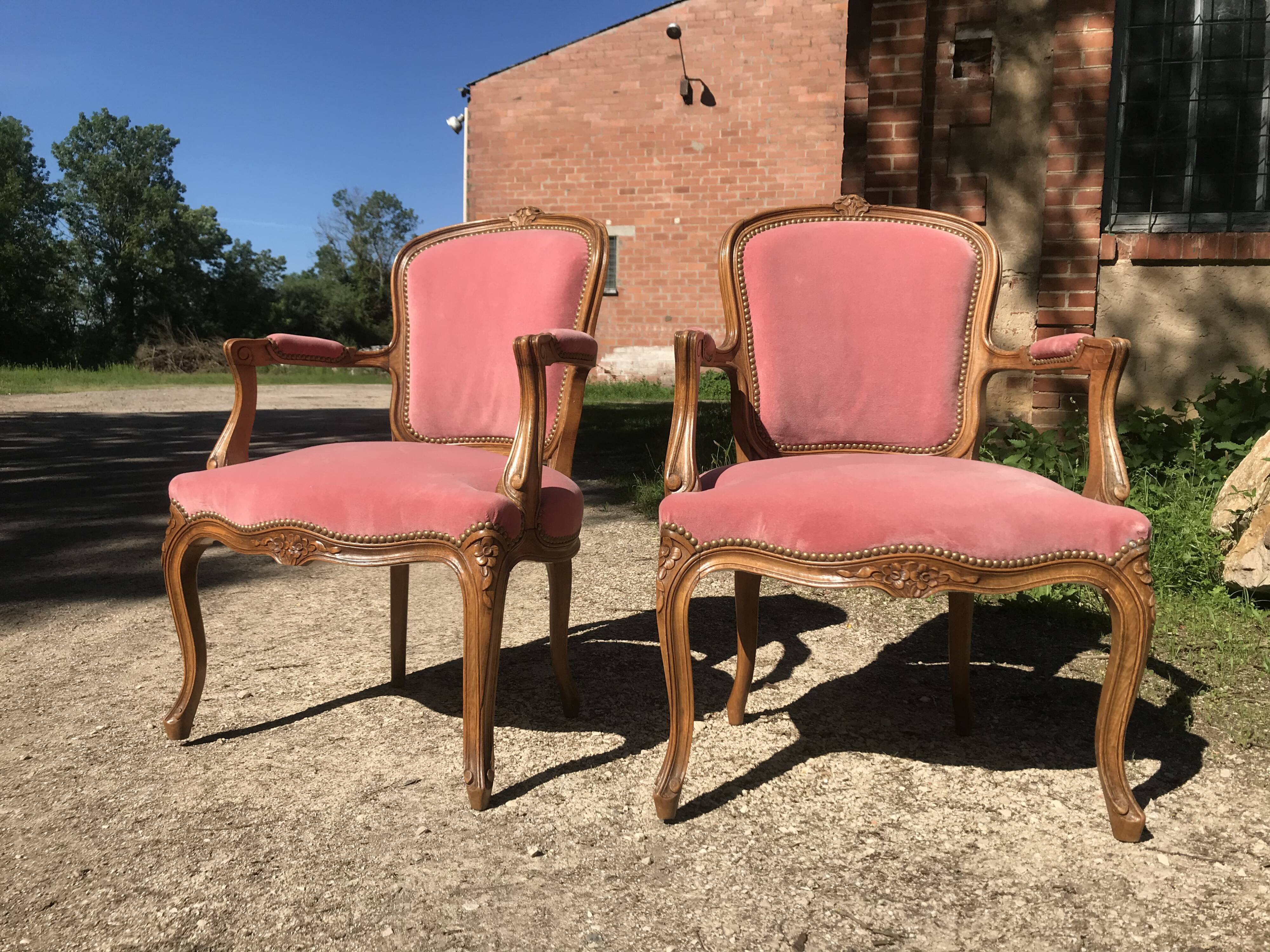 Paire de fauteuils cabriolets style Louis XV
