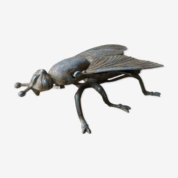 Old decorative ashtray bee