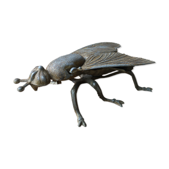 Old decorative ashtray bee